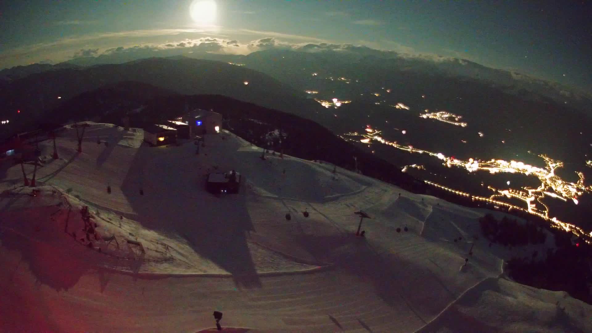 Cima estación de esquí Kronplatz | vista hacia Brunico