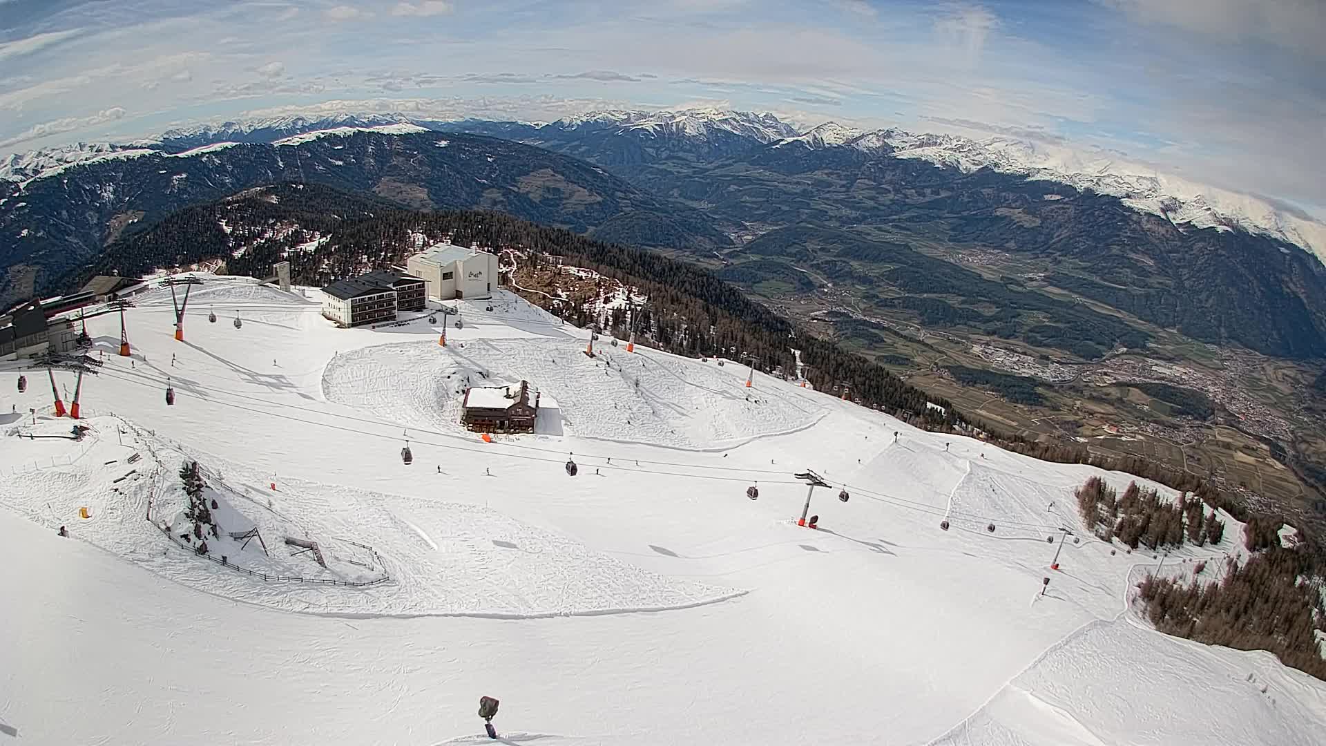 Stazione sciistica di Plan de Corones | vista su Brunico