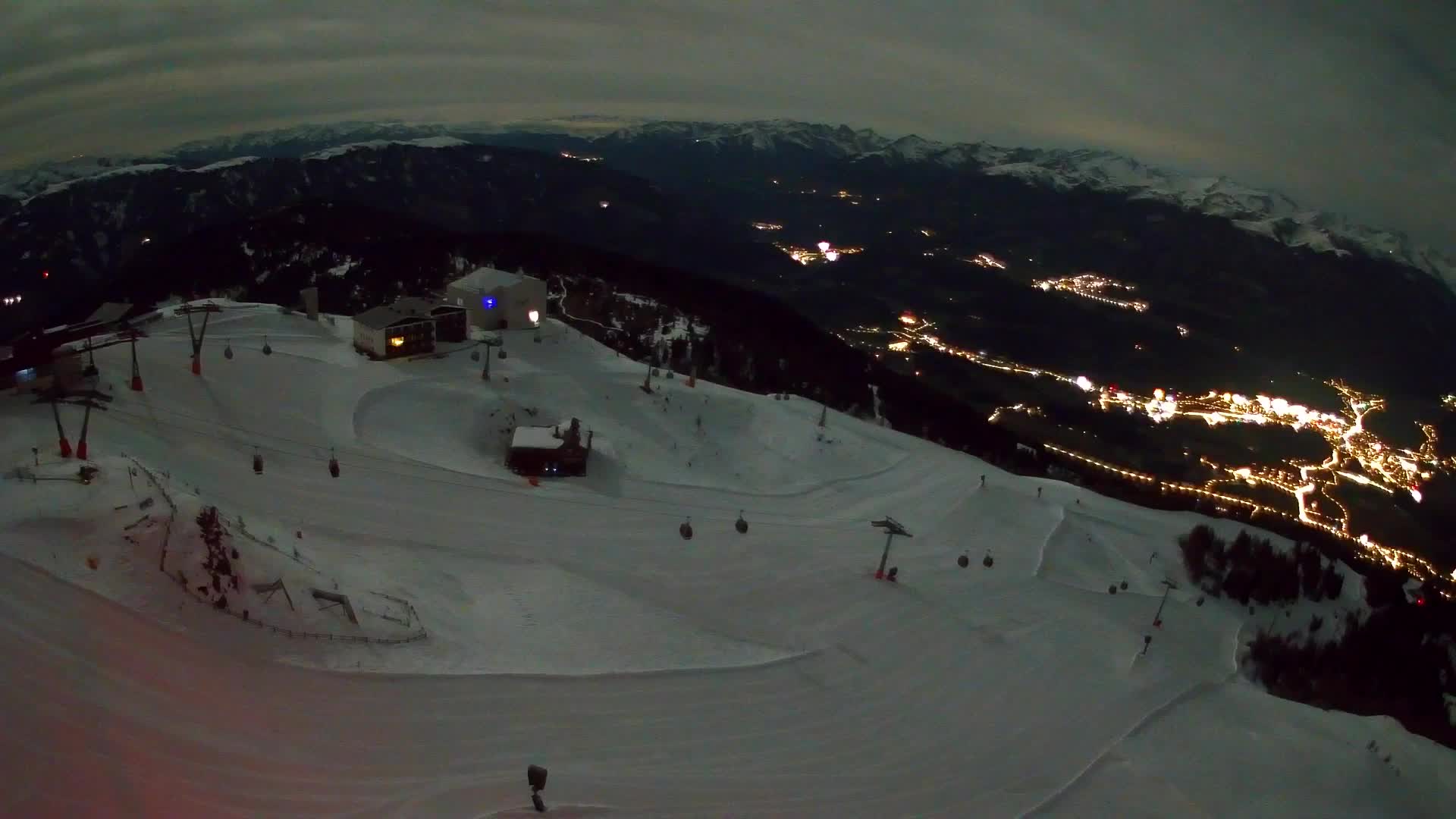 Cima estación de esquí Kronplatz | vista hacia Brunico