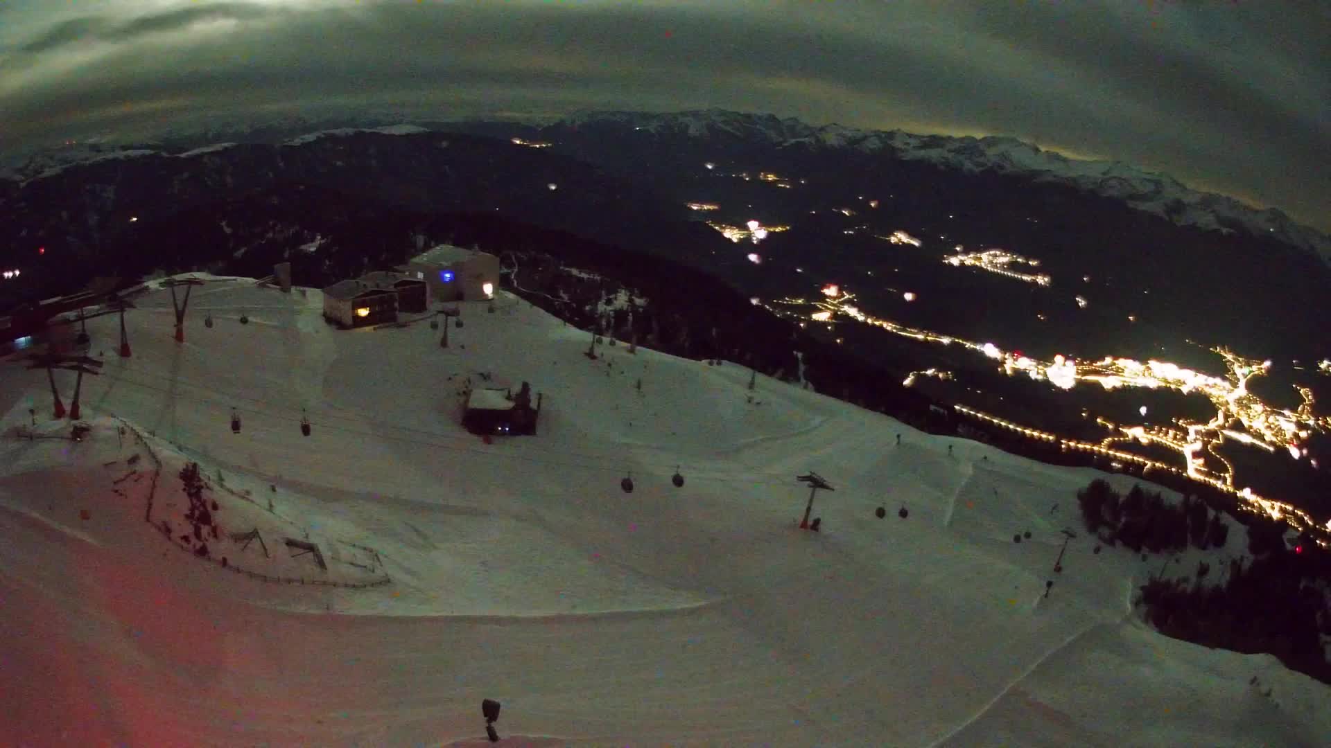 Cima estación de esquí Kronplatz | vista hacia Brunico