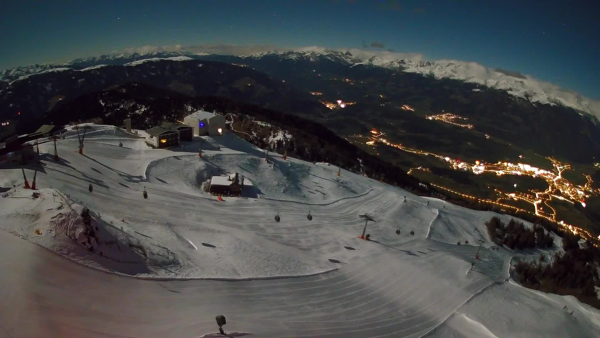Cima estación de esquí Kronplatz | vista hacia Brunico