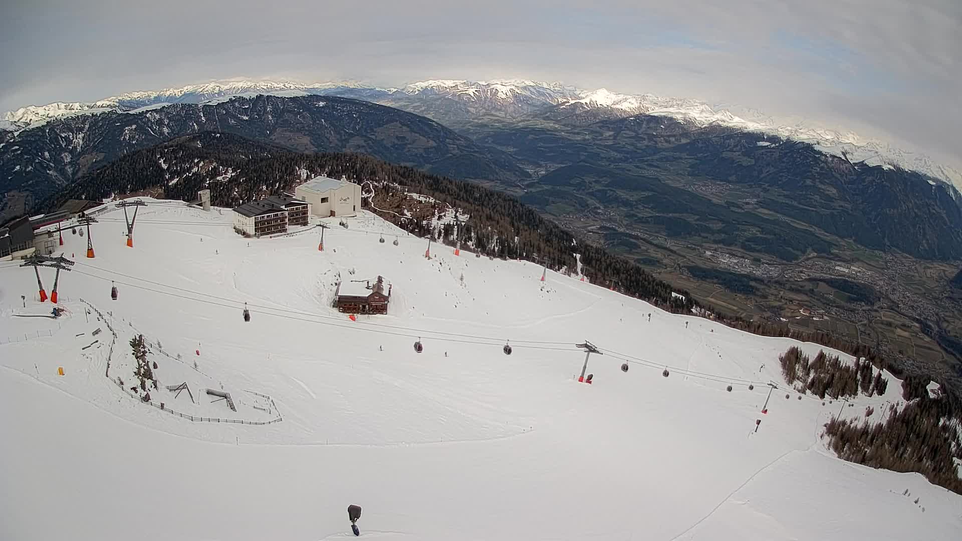 Cima estación de esquí Kronplatz | vista hacia Brunico