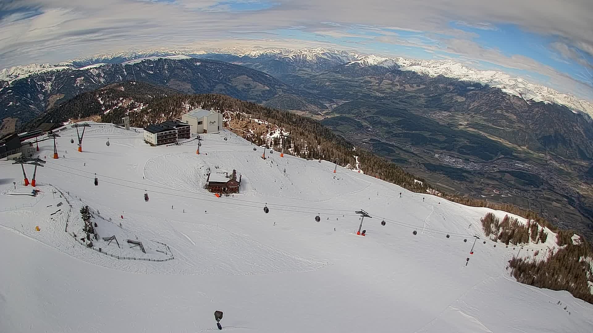 Cima estación de esquí Kronplatz | vista hacia Brunico