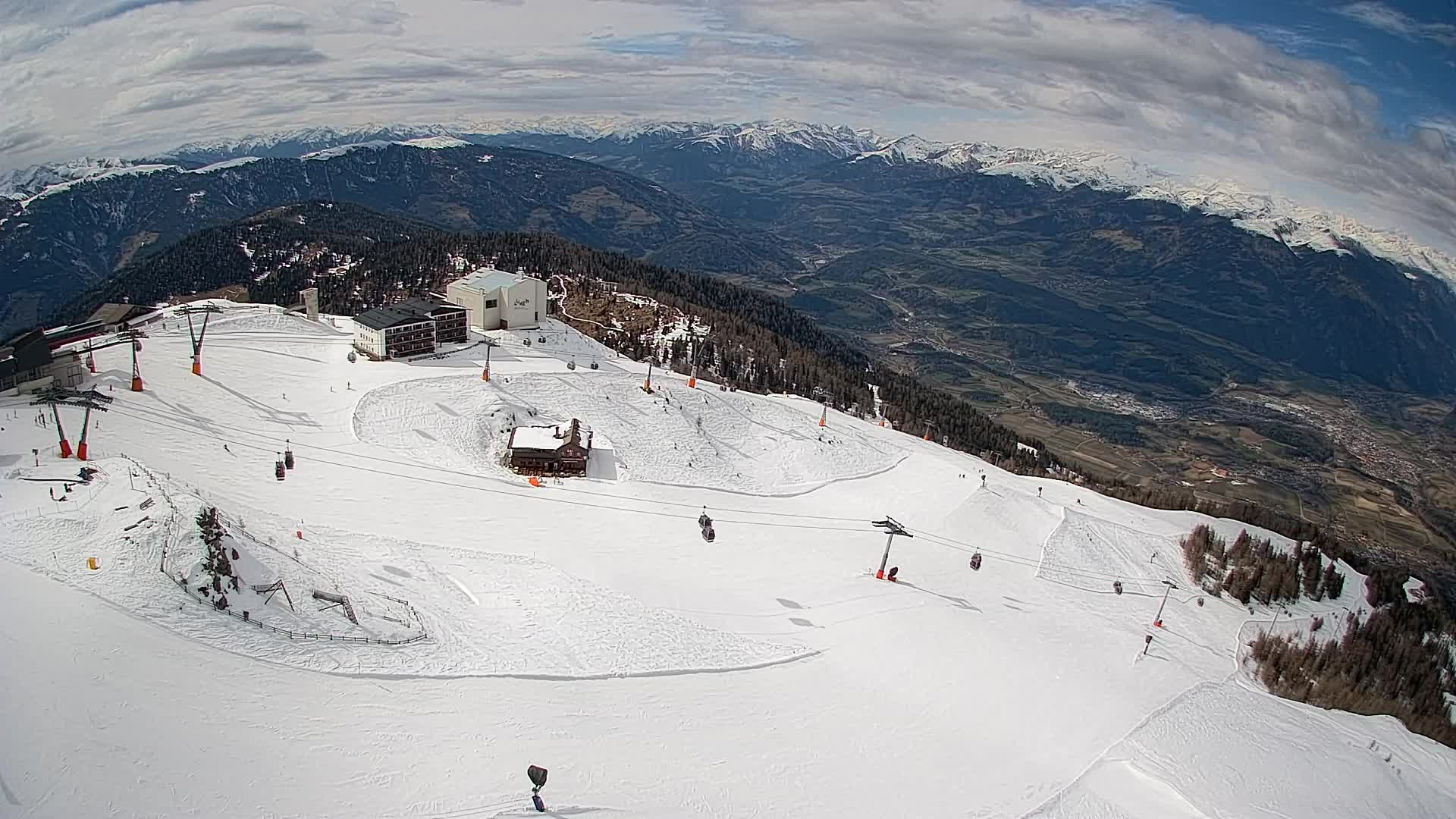 Stazione sciistica di Plan de Corones | vista su Brunico