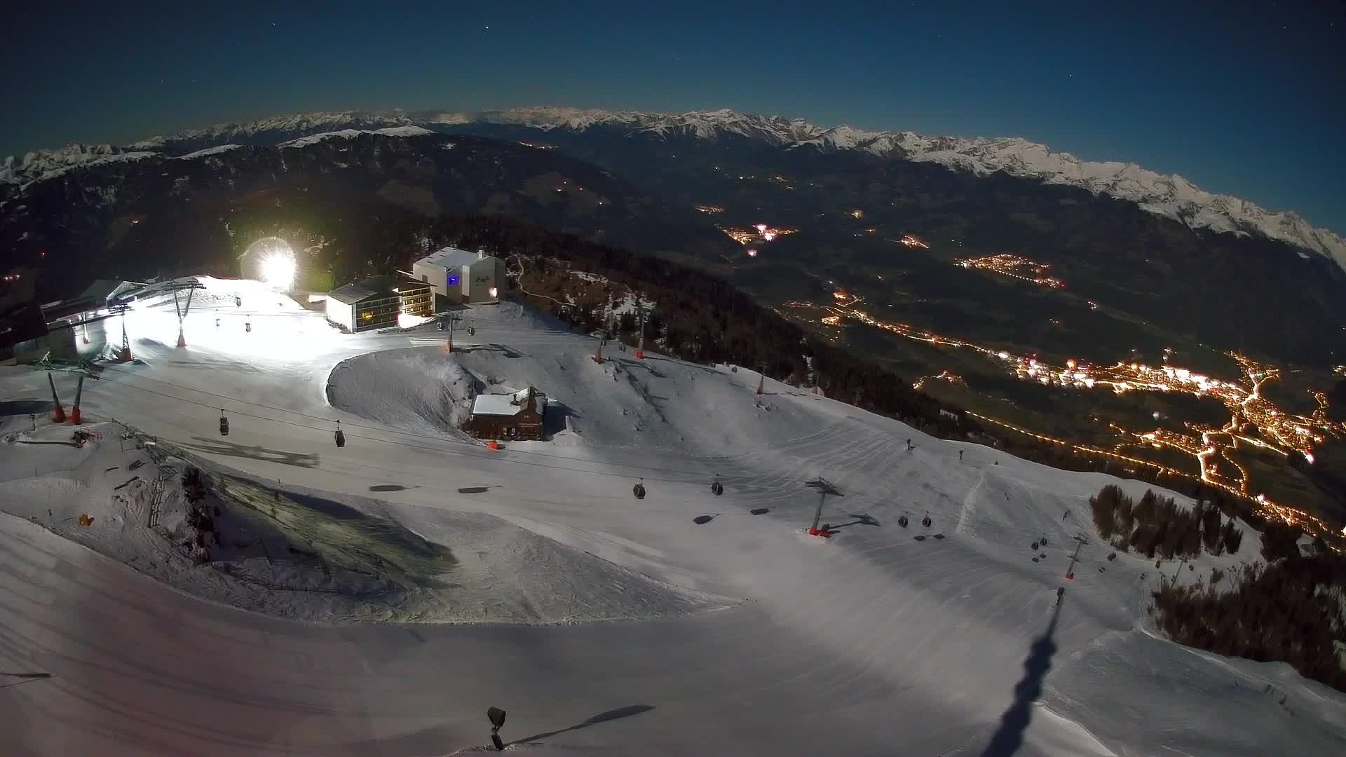 Cima estación de esquí Kronplatz | vista hacia Brunico