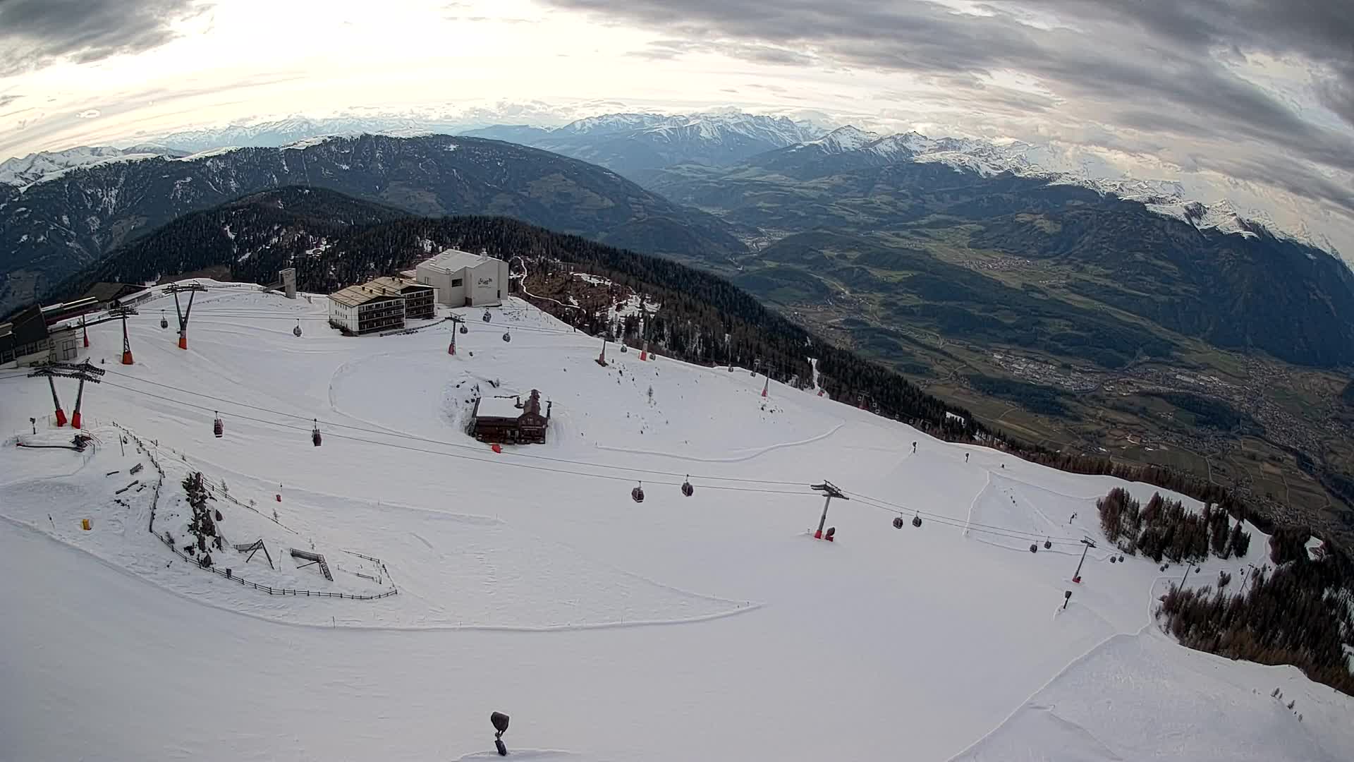 Stazione sciistica di Plan de Corones | vista su Brunico