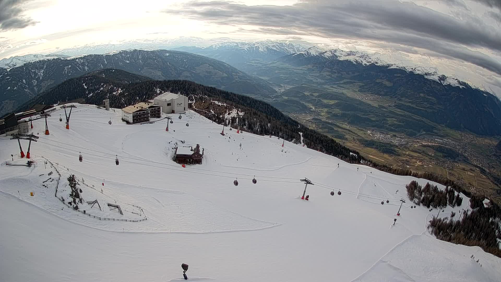 Skigebiet Kronplatz Gipfel | Blick auf Bruneck