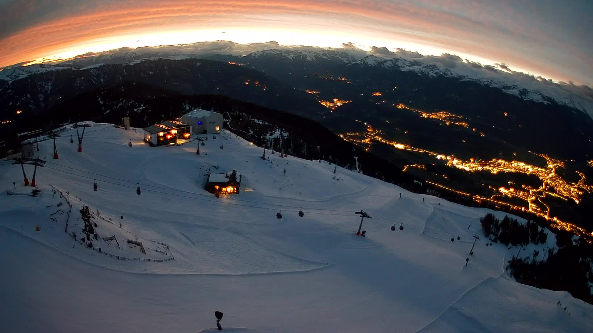 Skigebiet Kronplatz Gipfel | Blick auf Bruneck