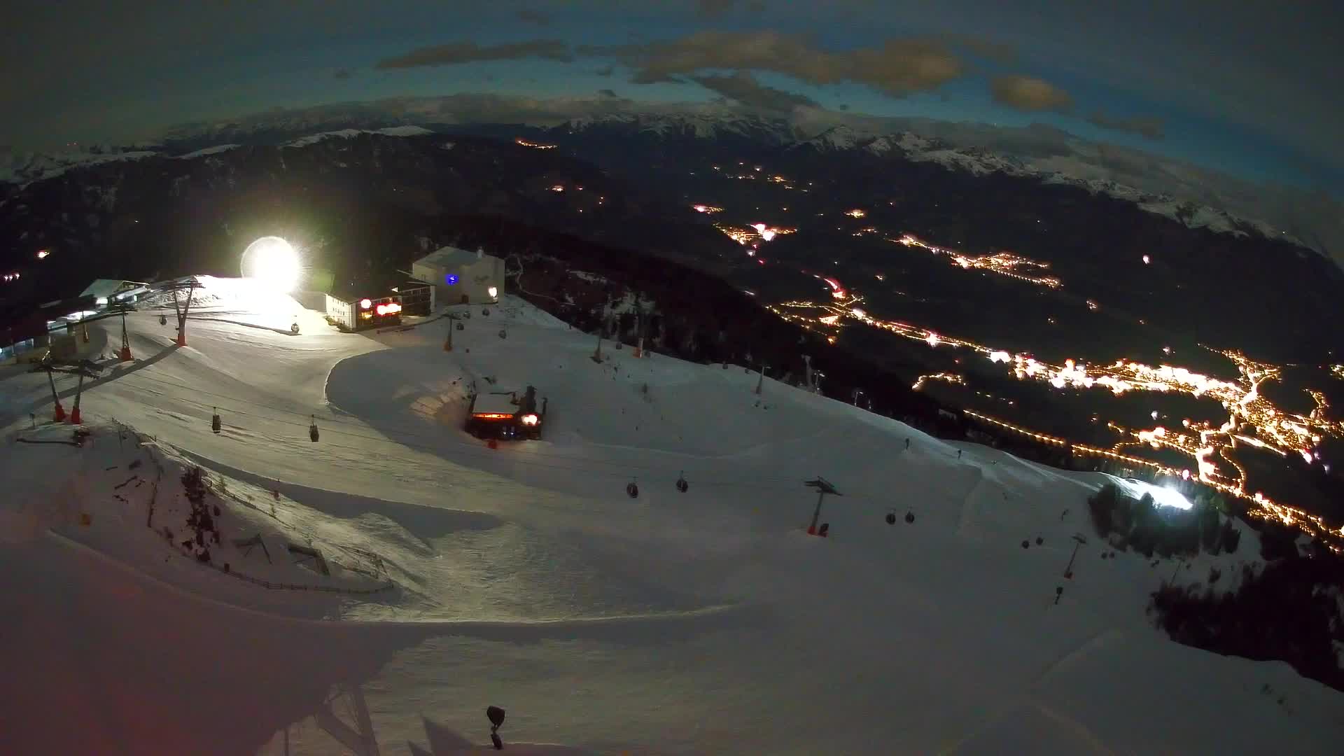 Cima estación de esquí Kronplatz | vista hacia Brunico