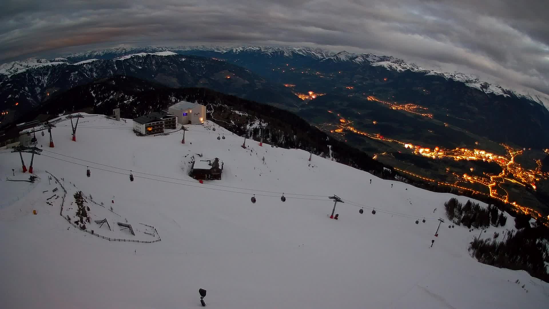 Stazione sciistica di Plan de Corones | vista su Brunico