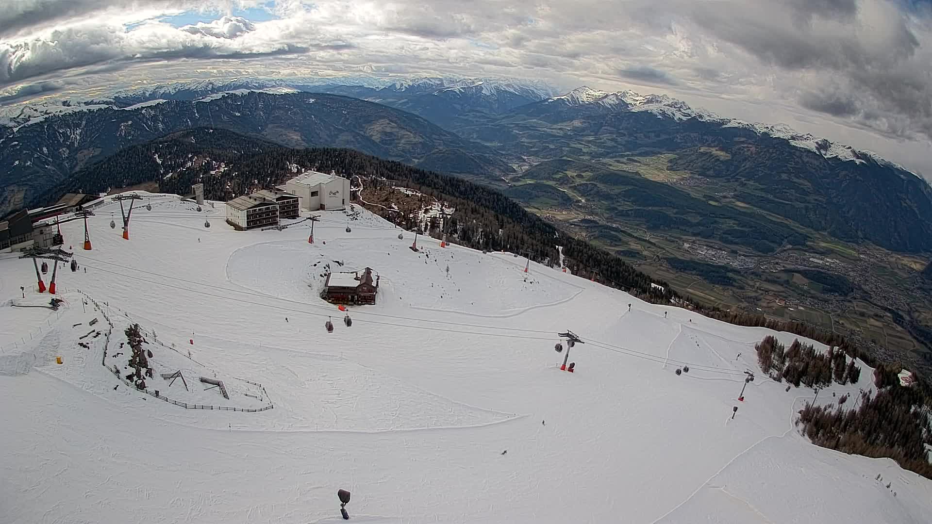 Stazione sciistica di Plan de Corones | vista su Brunico