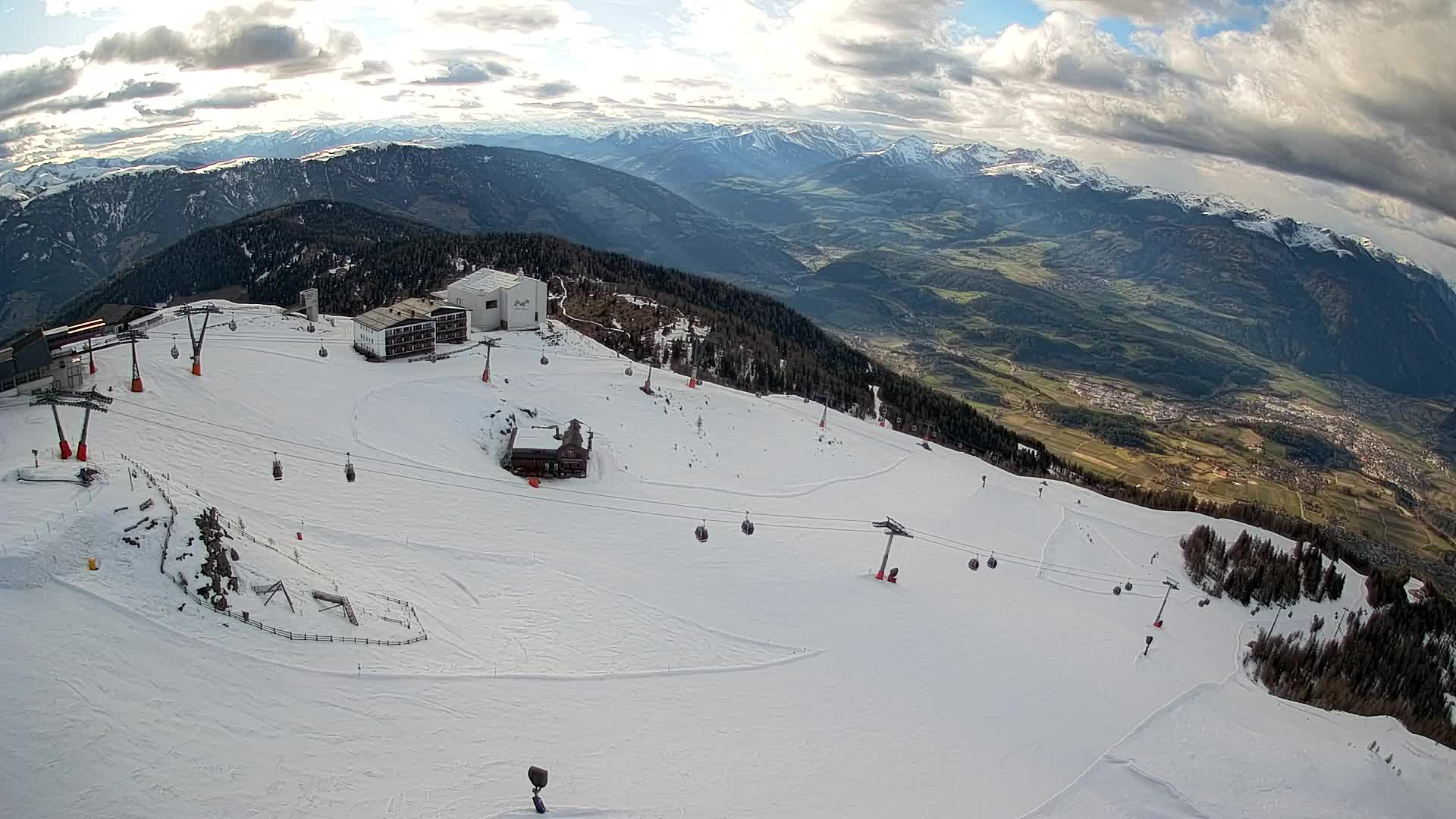 Stazione sciistica di Plan de Corones | vista su Brunico