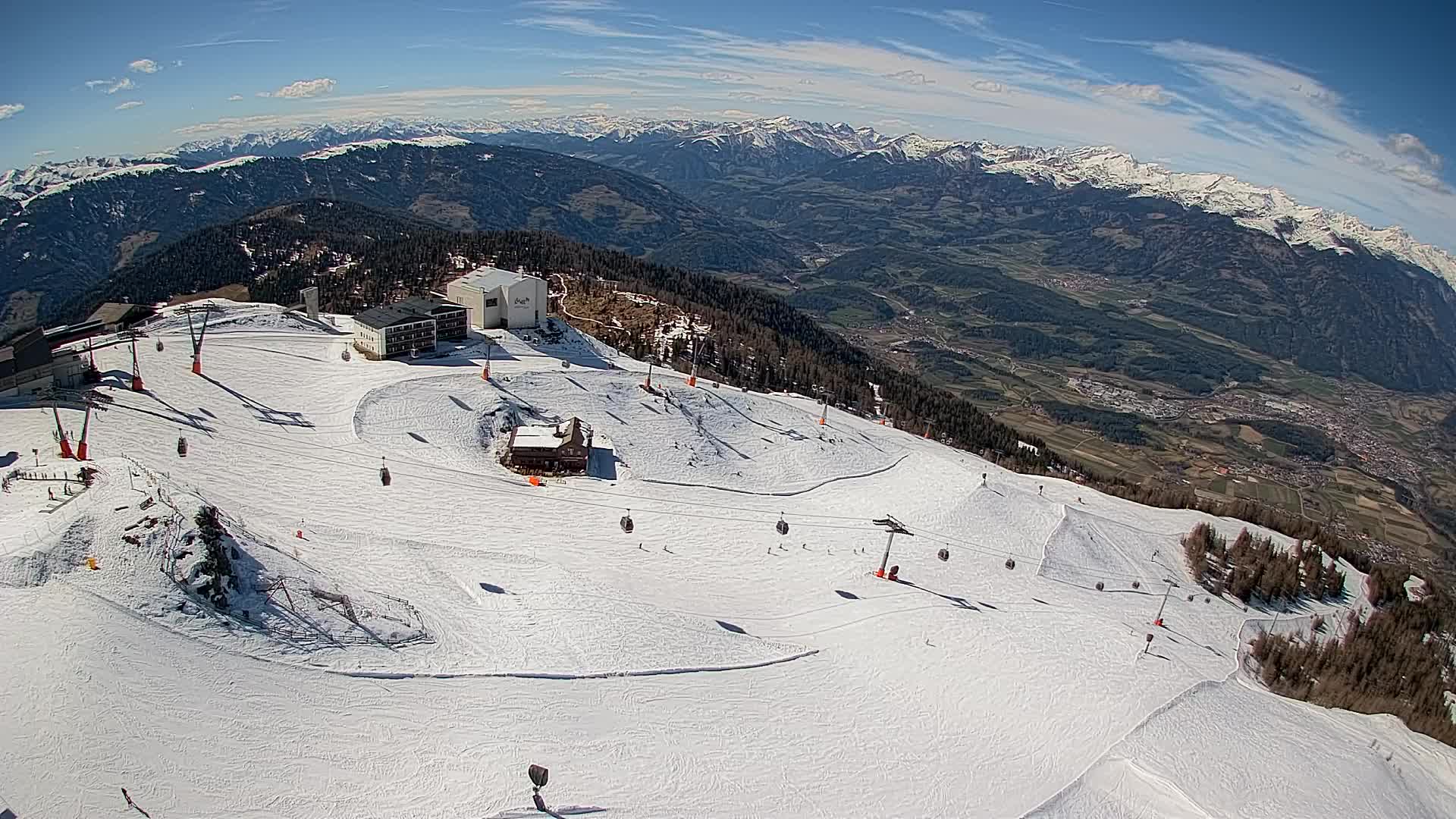 Cima estación de esquí Kronplatz | vista hacia Brunico