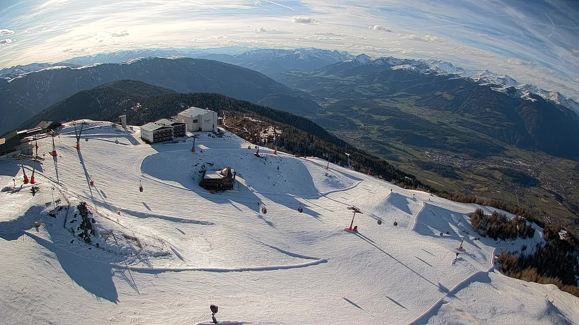 Cima estación de esquí Kronplatz | vista hacia Brunico