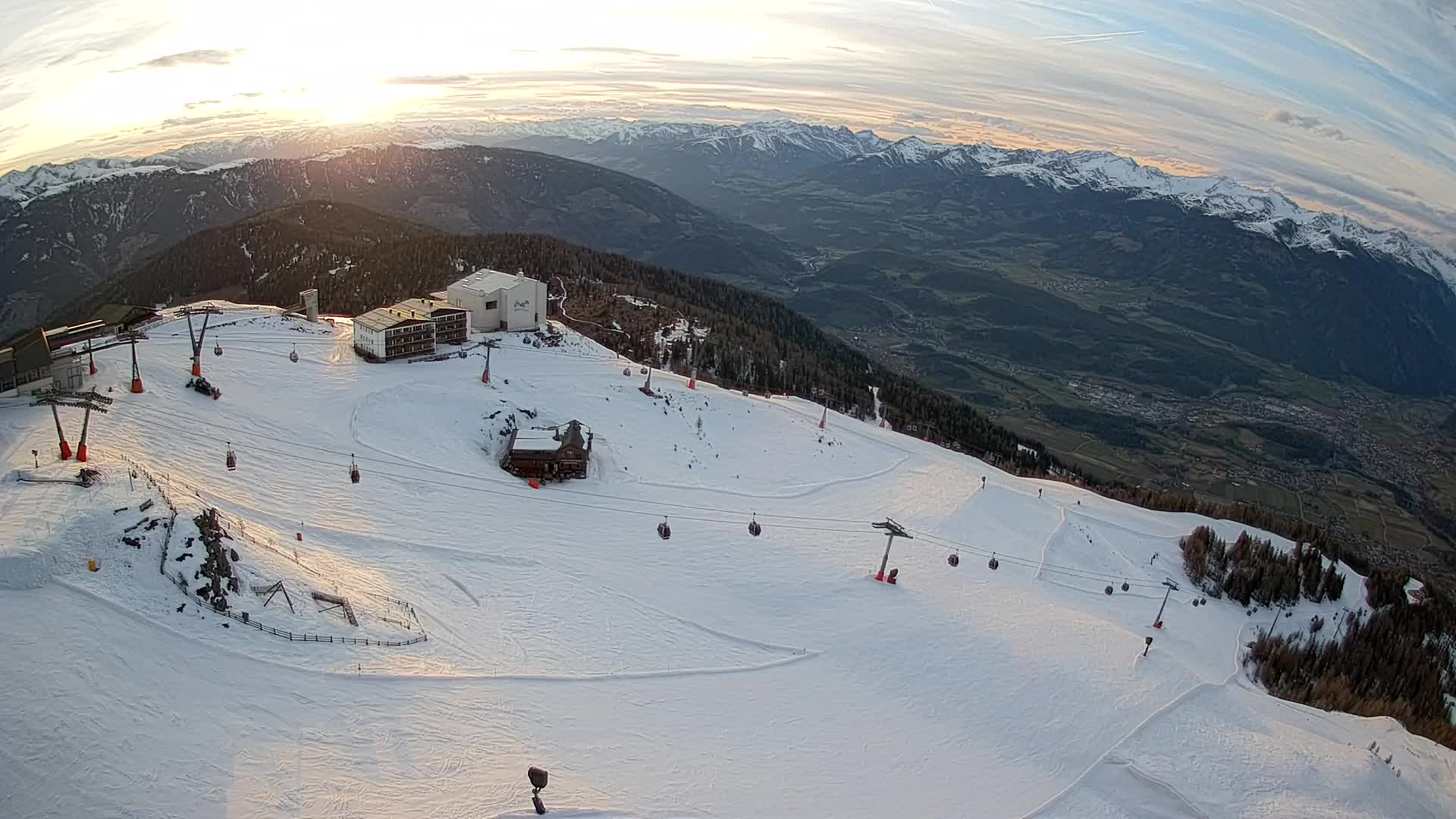 Stazione sciistica di Plan de Corones | vista su Brunico