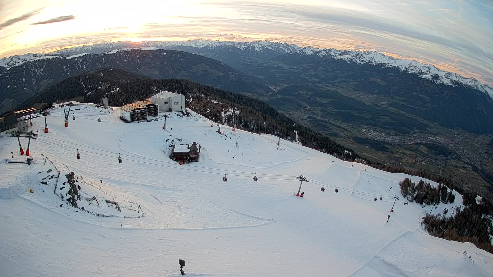 Skigebiet Kronplatz Gipfel | Blick auf Bruneck