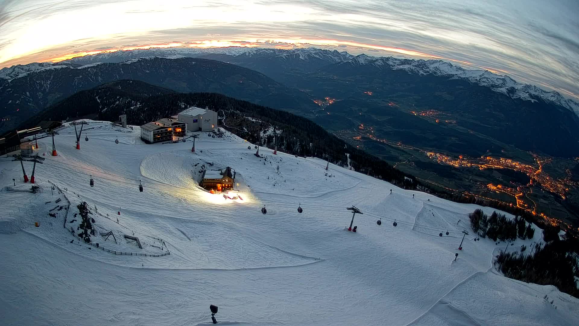 Stazione sciistica di Plan de Corones | vista su Brunico
