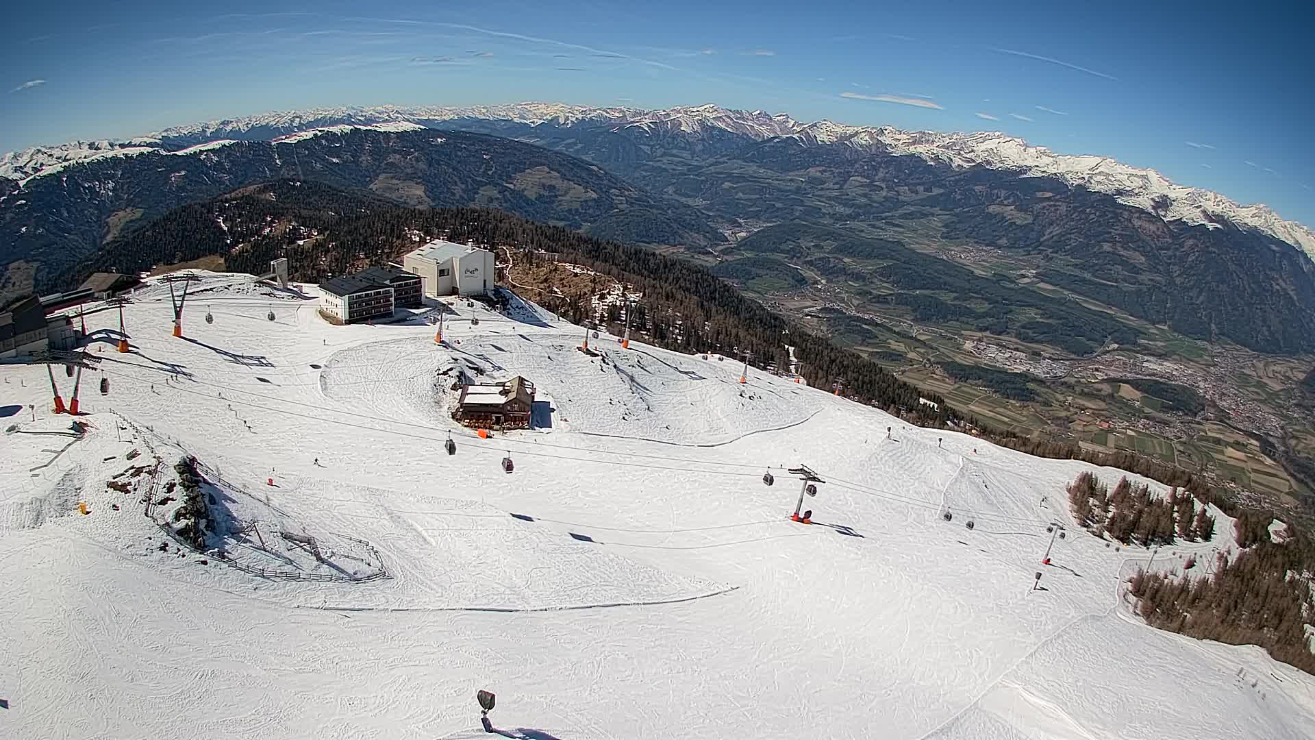 Cima estación de esquí Kronplatz | vista hacia Brunico