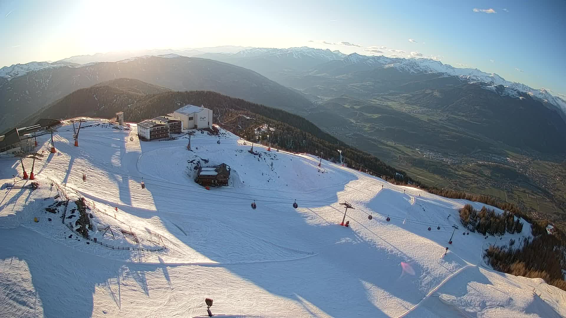 Cima estación de esquí Kronplatz | vista hacia Brunico