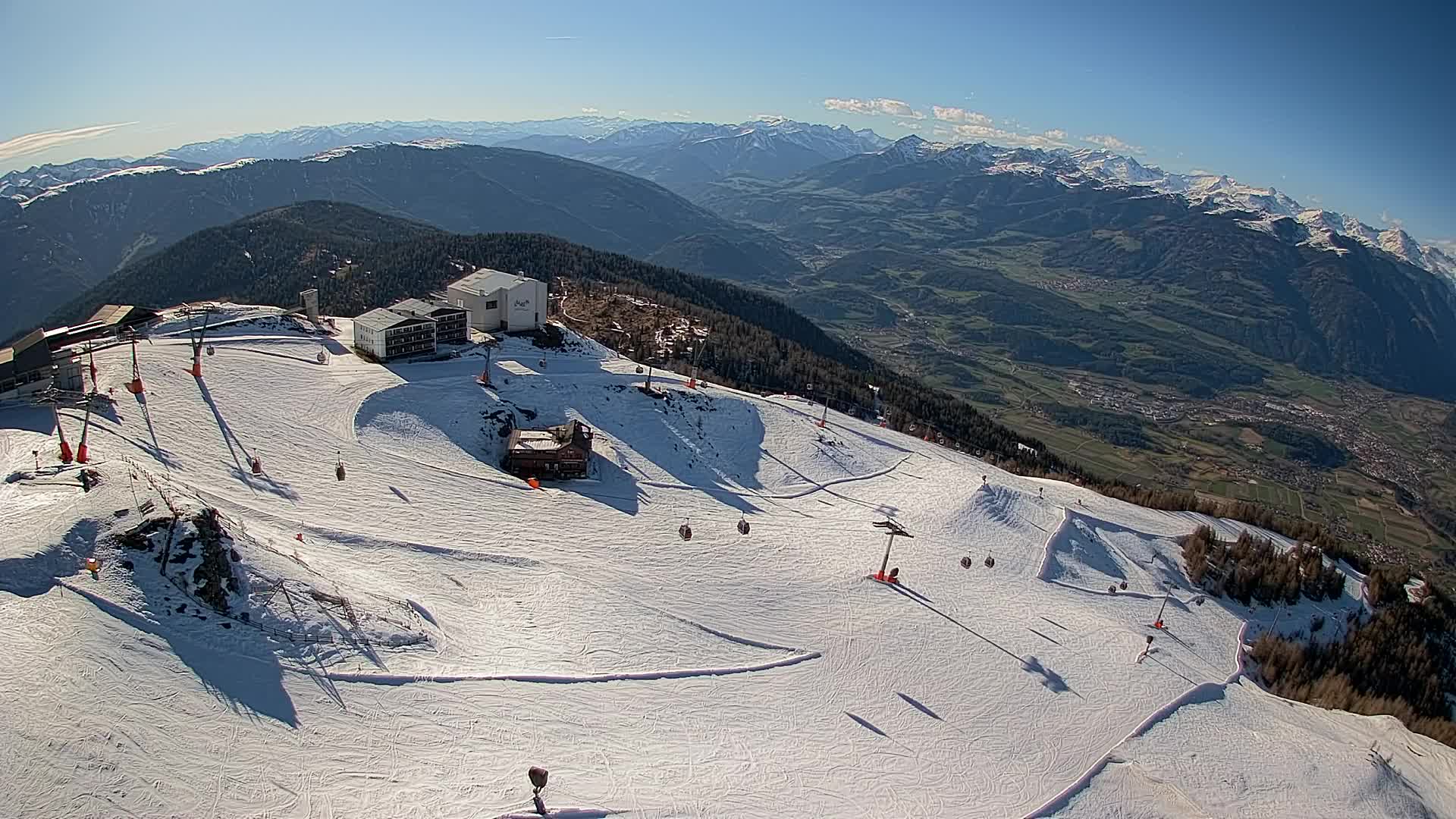 Cima estación de esquí Kronplatz | vista hacia Brunico