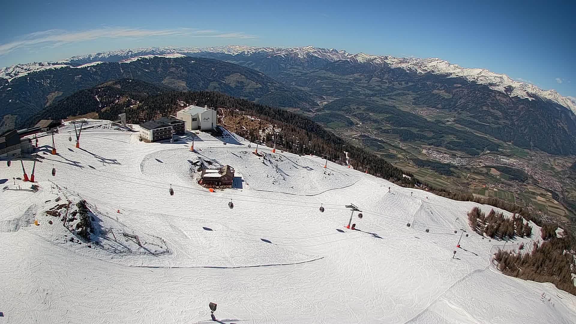 Cima estación de esquí Kronplatz | vista hacia Brunico