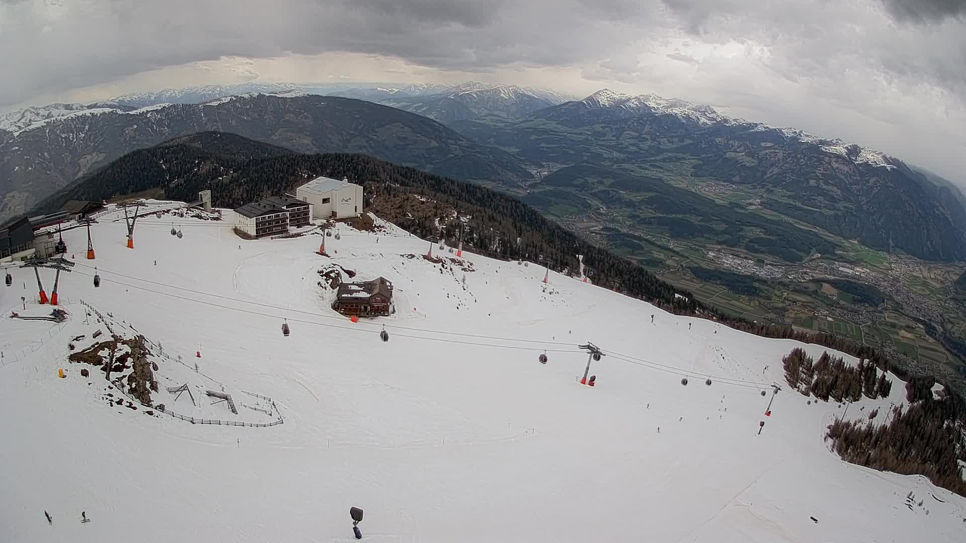 Cima estación de esquí Kronplatz | vista hacia Brunico