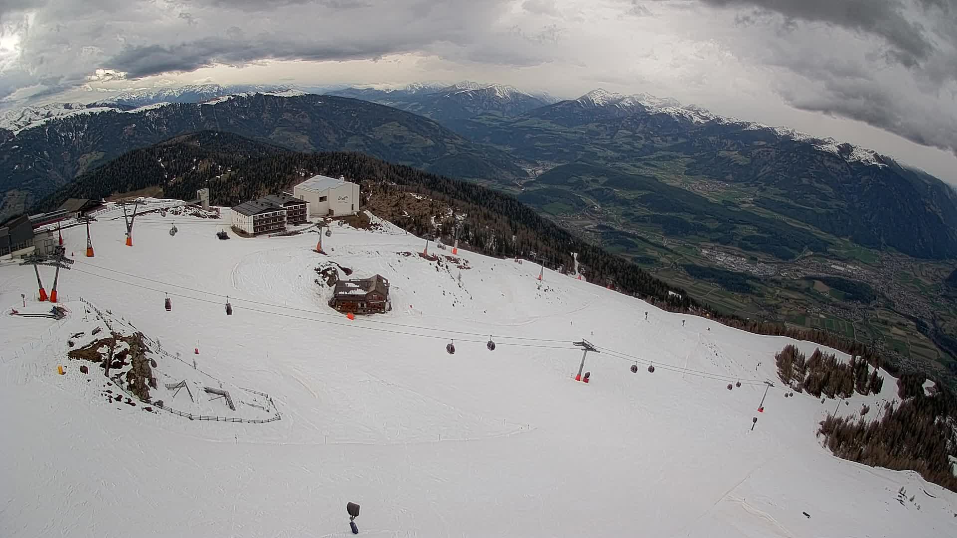 Stazione sciistica di Plan de Corones | vista su Brunico