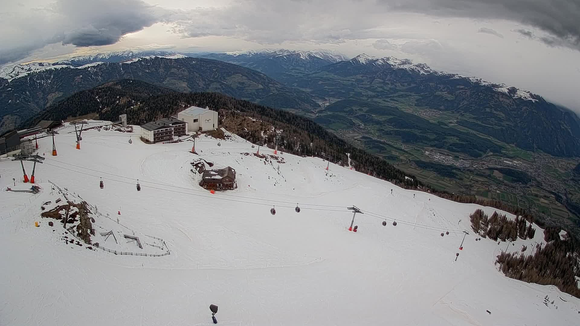 Cima estación de esquí Kronplatz | vista hacia Brunico