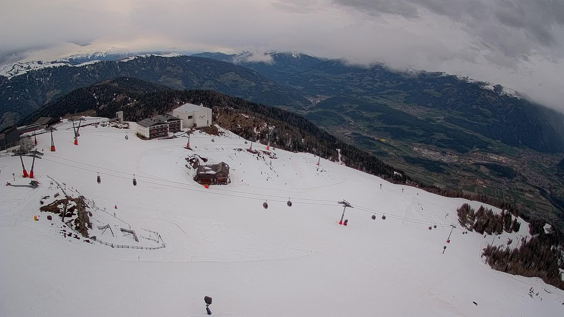 Skigebiet Kronplatz Gipfel | Blick auf Bruneck