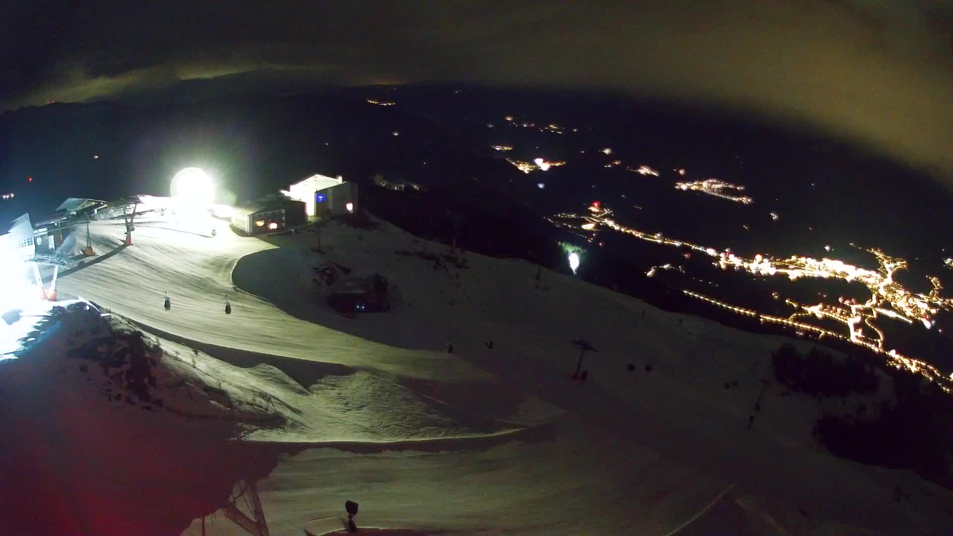 Cima estación de esquí Kronplatz | vista hacia Brunico