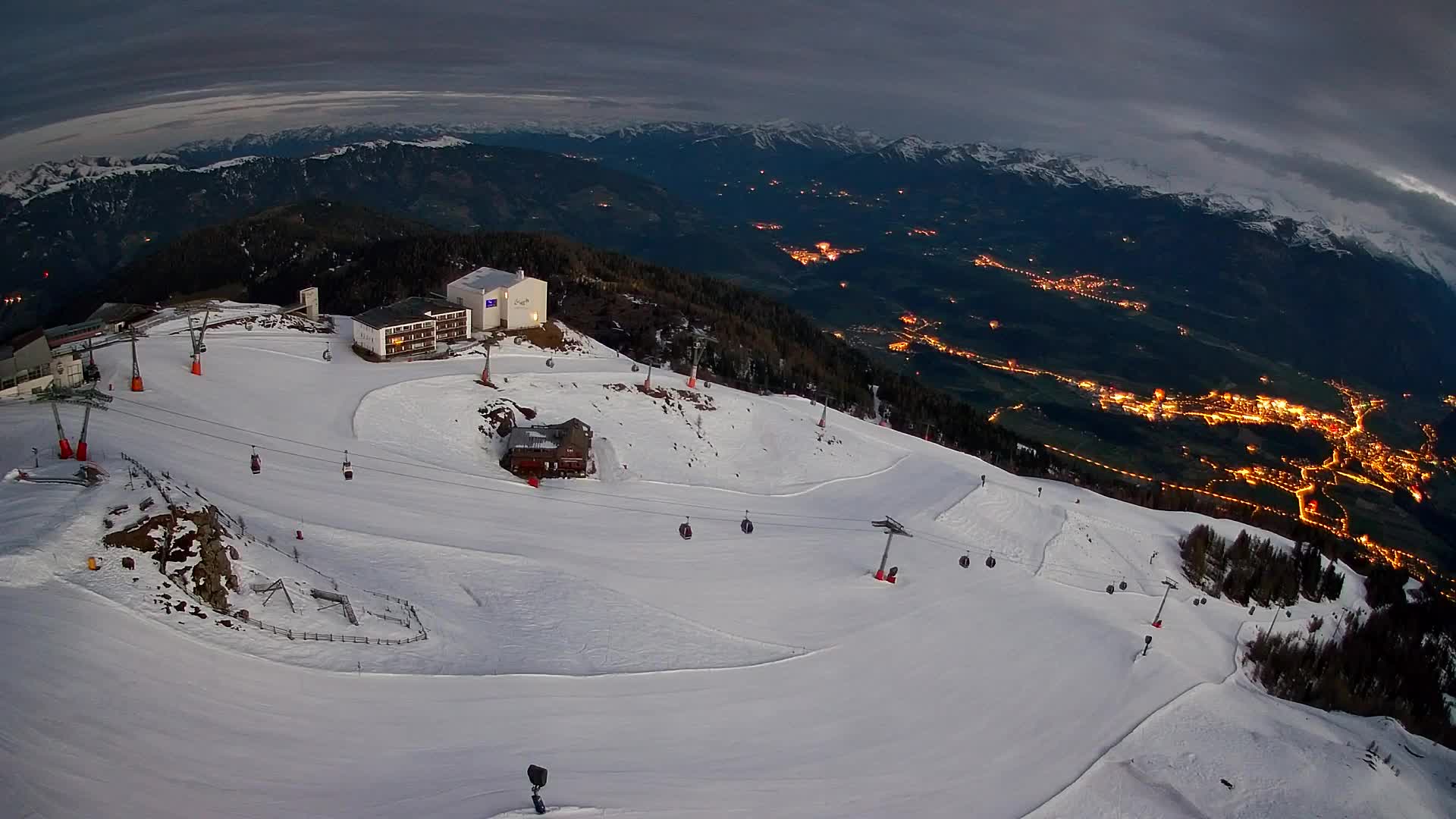 Skigebiet Kronplatz Gipfel | Blick auf Bruneck