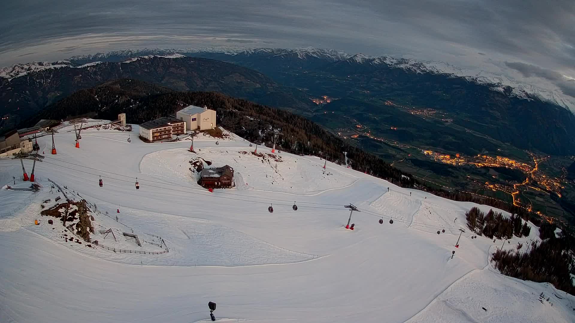 Stazione sciistica di Plan de Corones | vista su Brunico