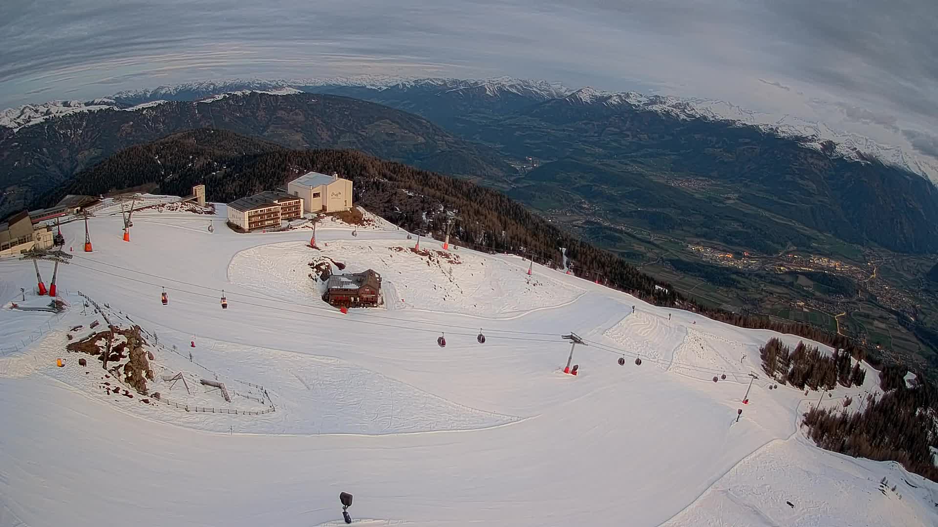 Stazione sciistica di Plan de Corones | vista su Brunico