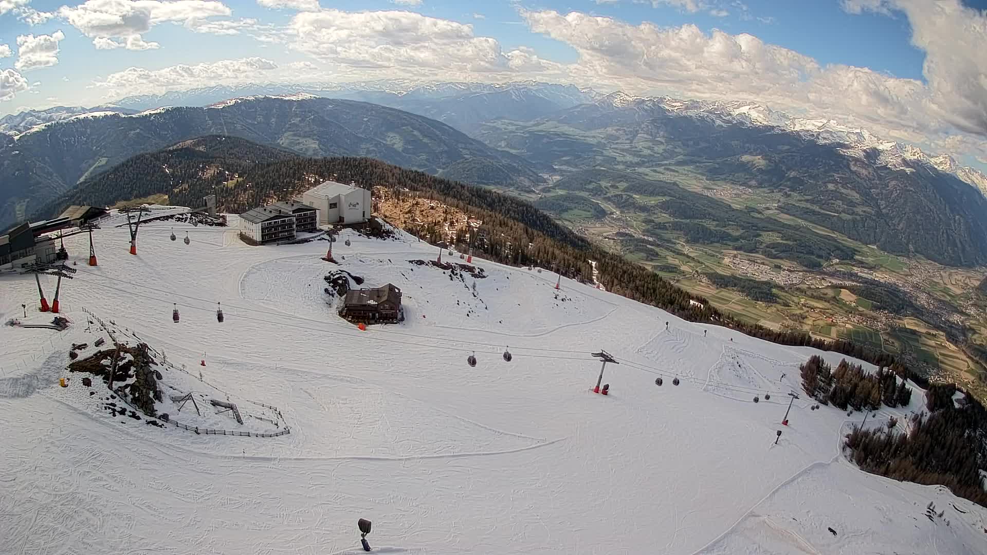 Cima estación de esquí Kronplatz | vista hacia Brunico