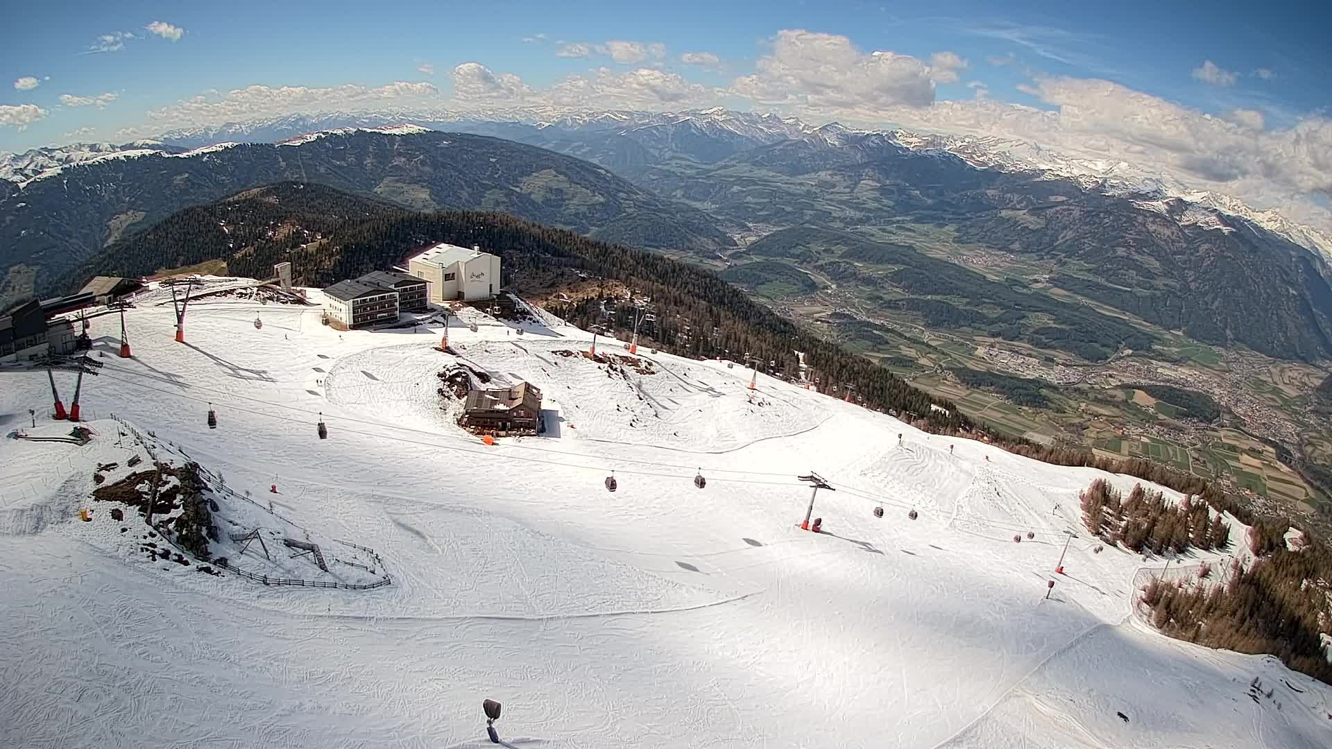 Cima estación de esquí Kronplatz | vista hacia Brunico