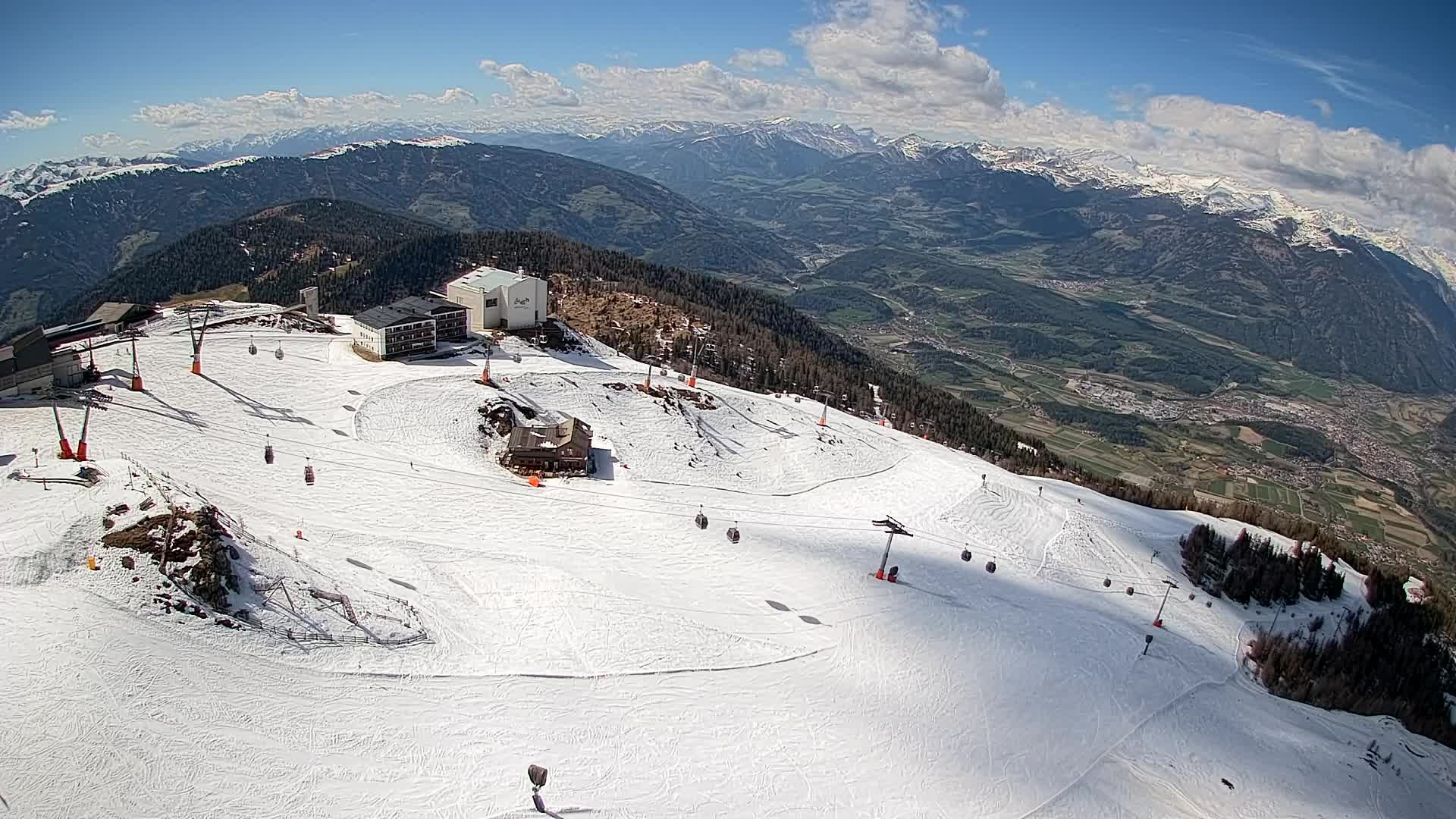 Cima estación de esquí Kronplatz | vista hacia Brunico