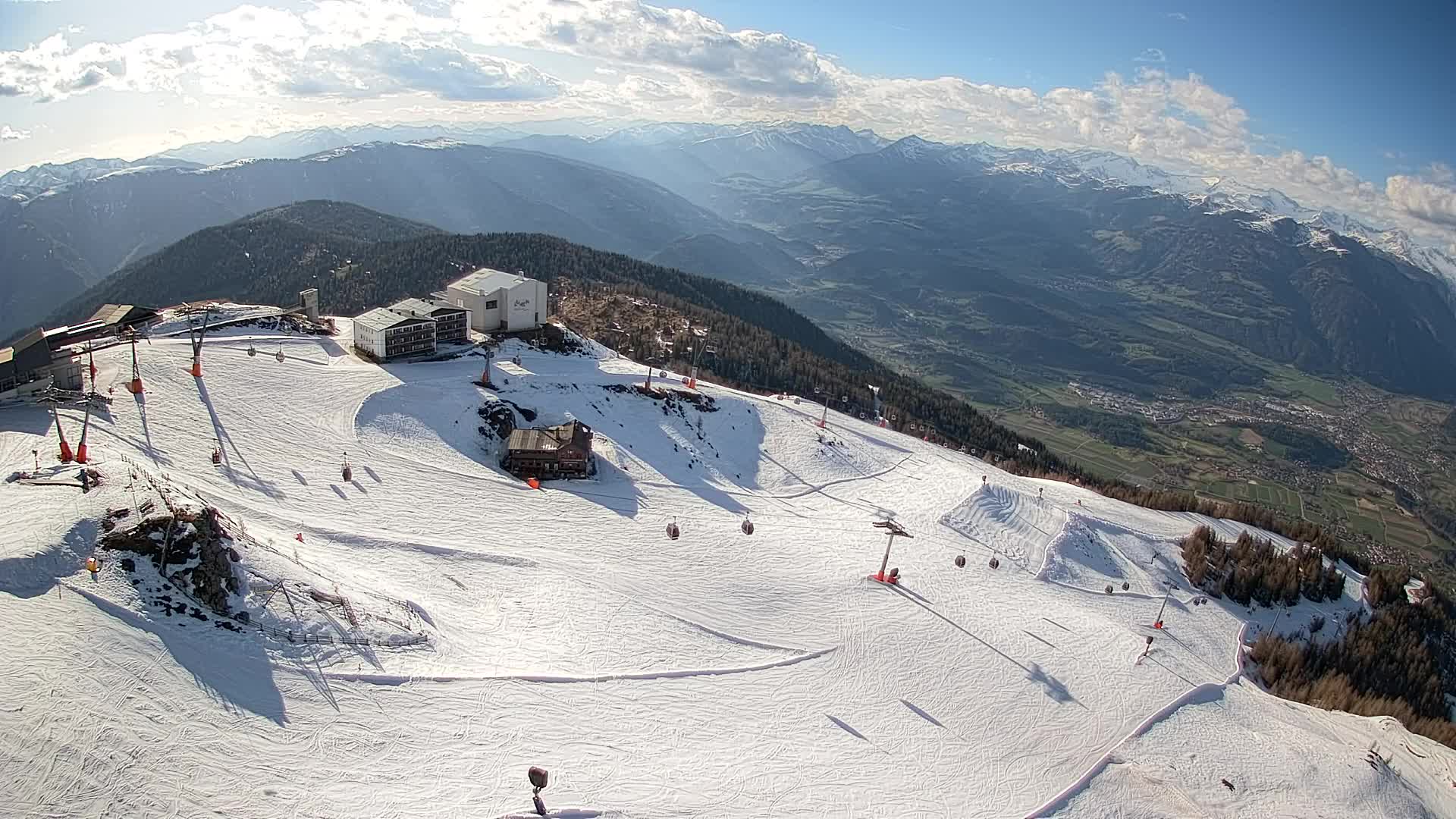 Cima estación de esquí Kronplatz | vista hacia Brunico
