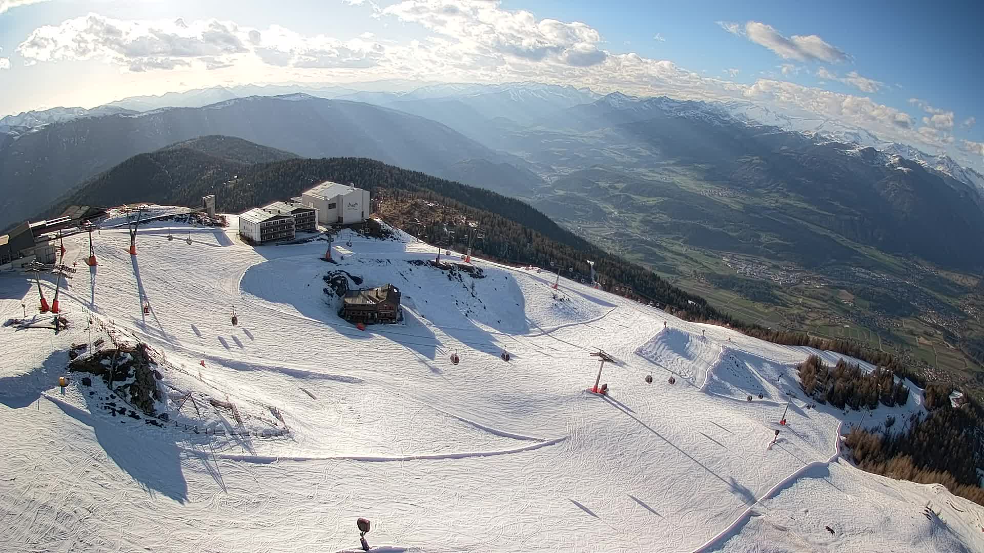 Cima estación de esquí Kronplatz | vista hacia Brunico