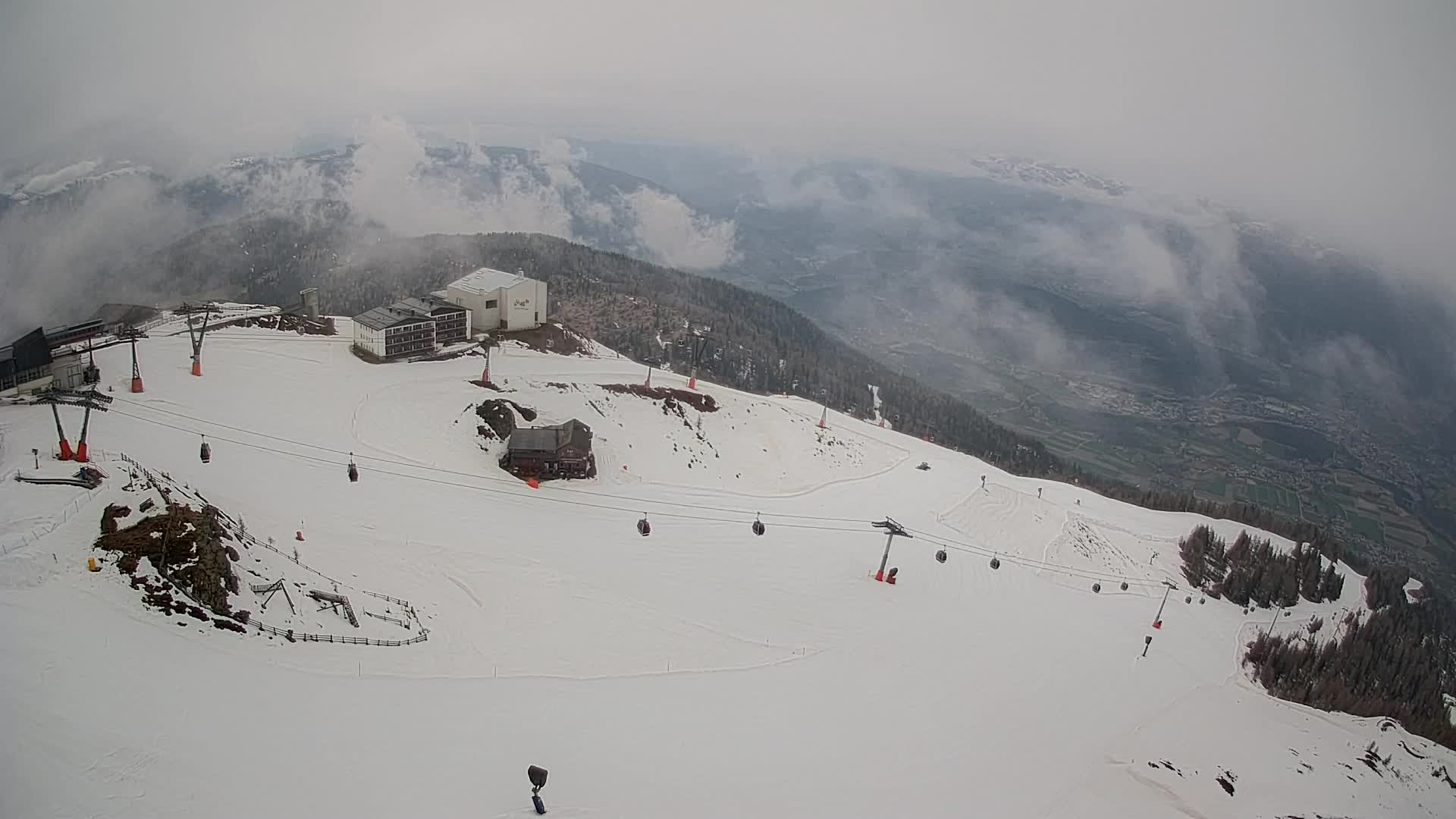 Cima estación de esquí Kronplatz | vista hacia Brunico