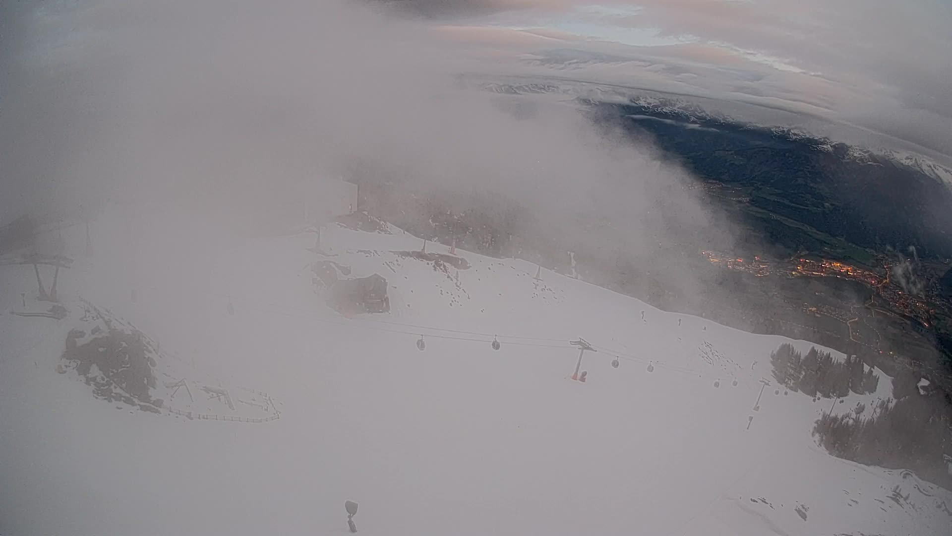 Cima estación de esquí Kronplatz | vista hacia Brunico