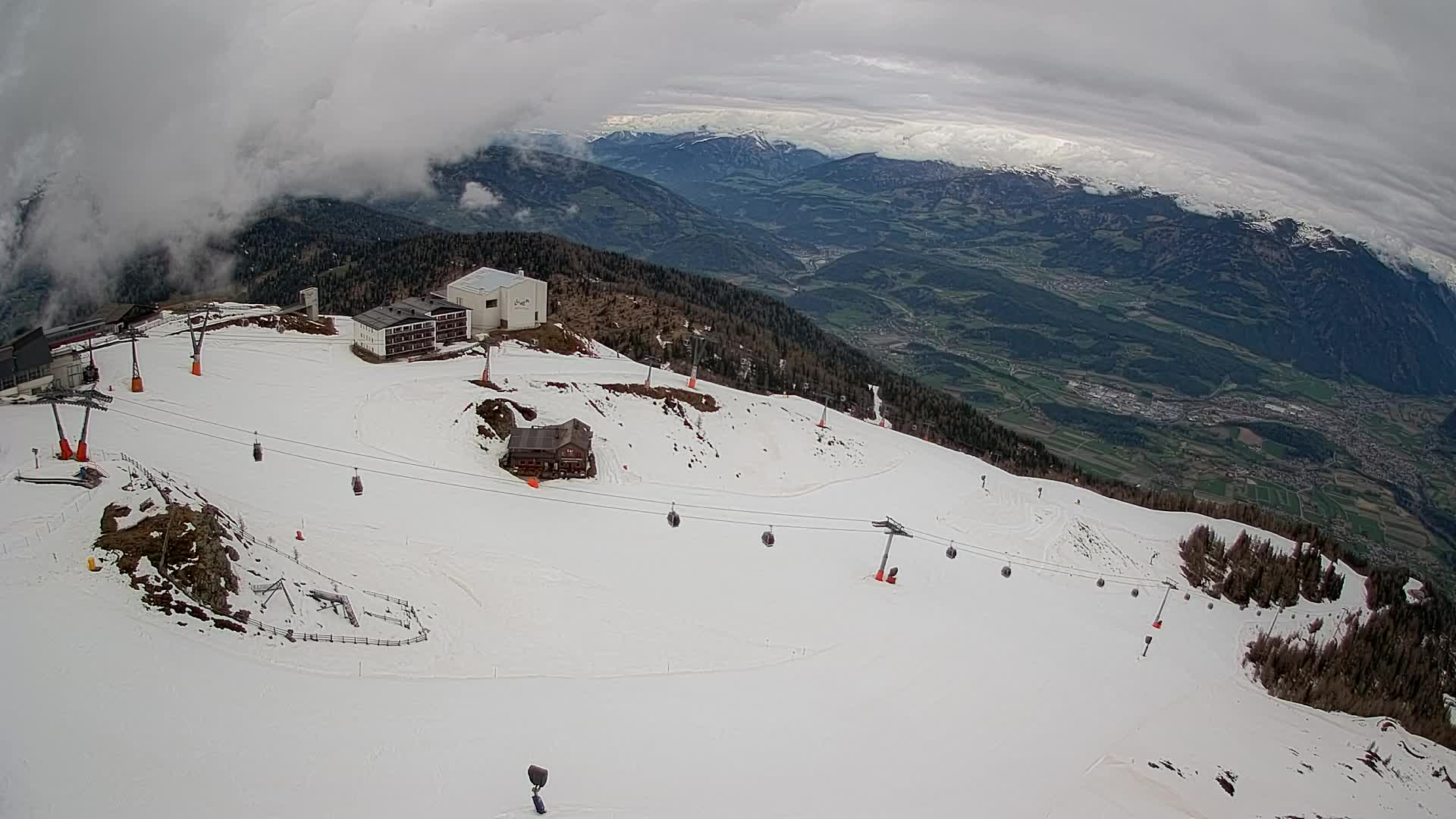 Cima estación de esquí Kronplatz | vista hacia Brunico