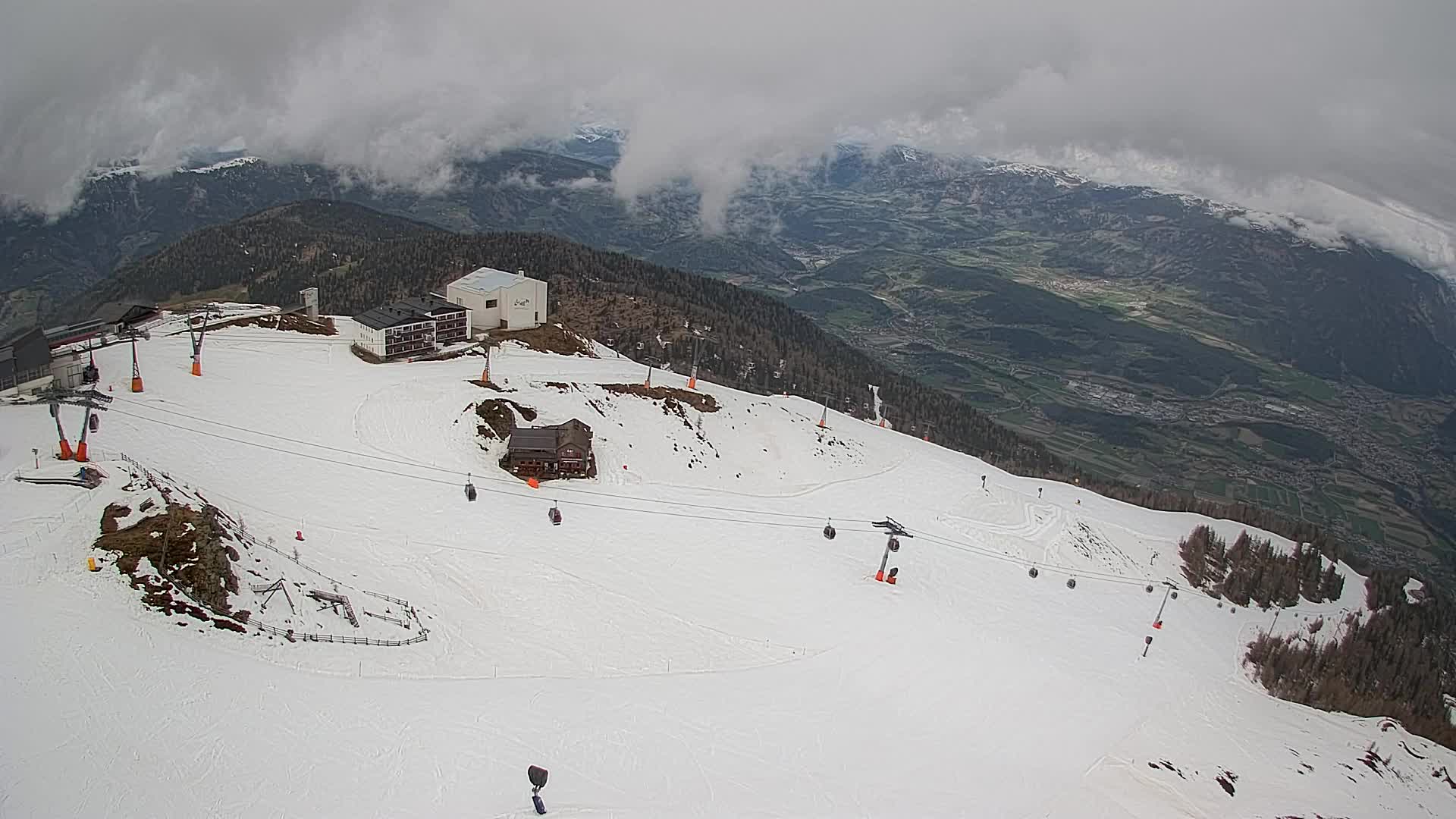 Cima estación de esquí Kronplatz | vista hacia Brunico