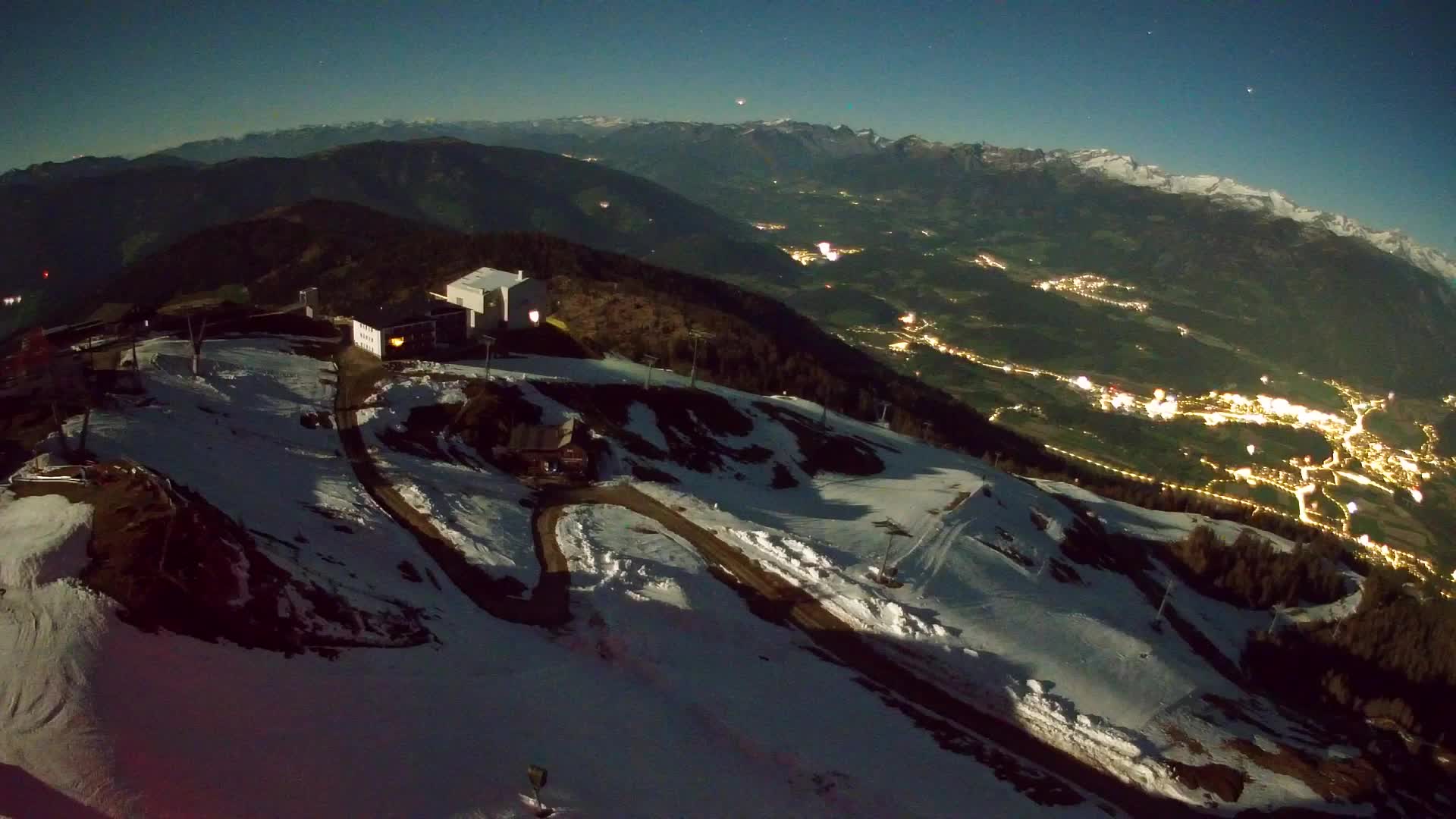 Cima estación de esquí Kronplatz | vista hacia Brunico