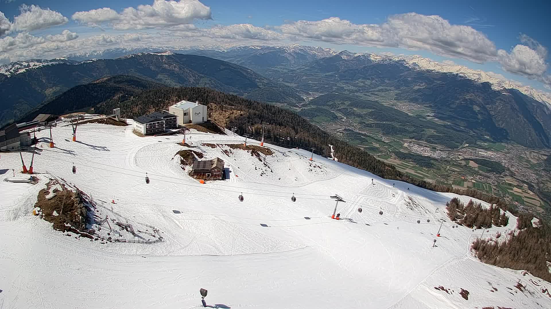 Cima estación de esquí Kronplatz | vista hacia Brunico