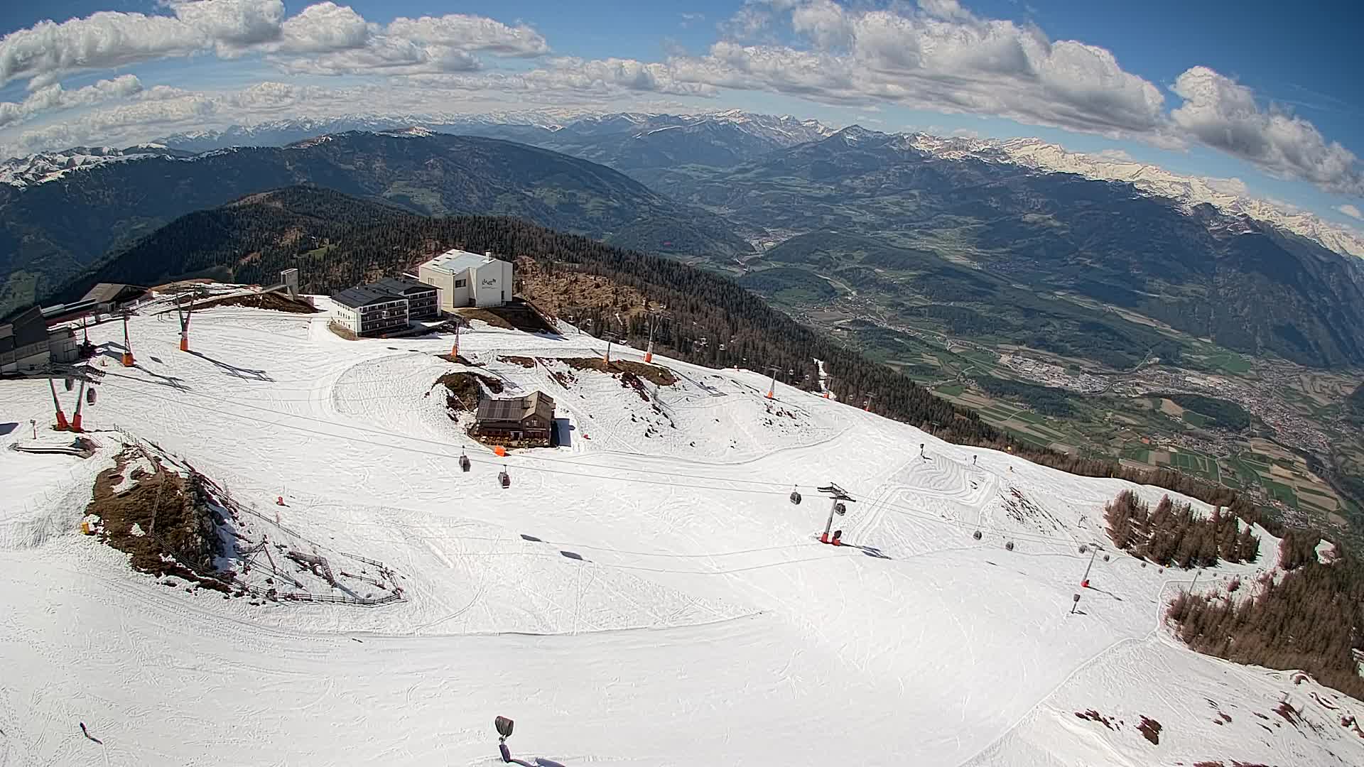 Cima estación de esquí Kronplatz | vista hacia Brunico