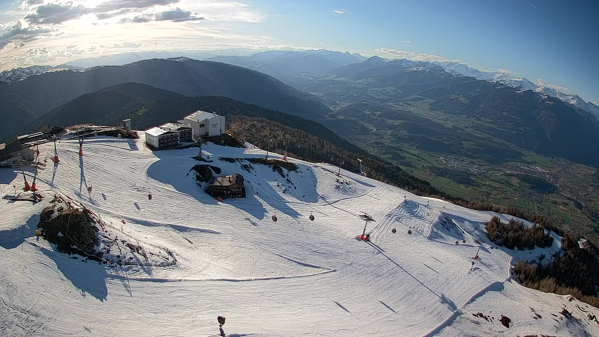 Cima estación de esquí Kronplatz | vista hacia Brunico