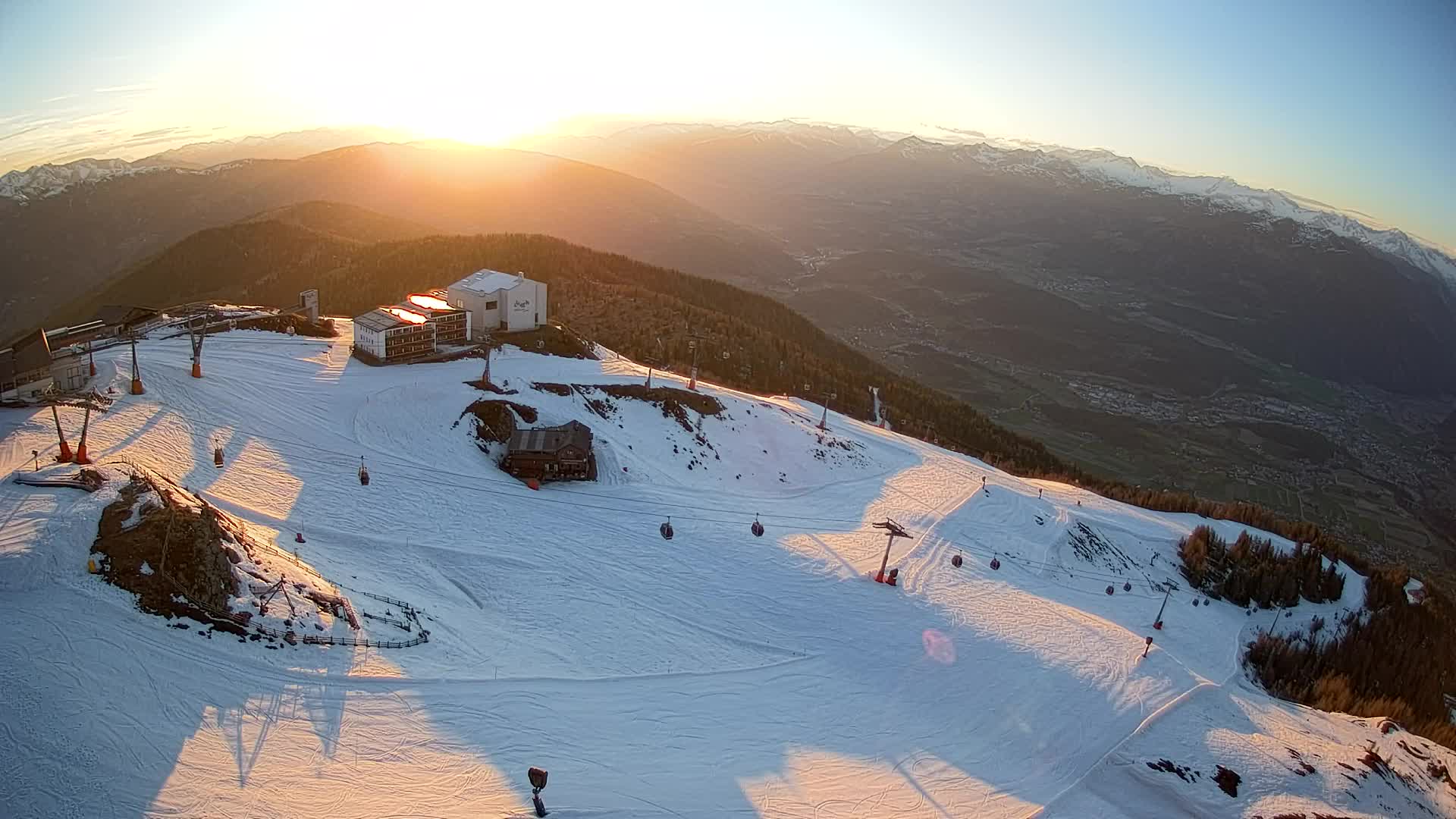 Cima estación de esquí Kronplatz | vista hacia Brunico