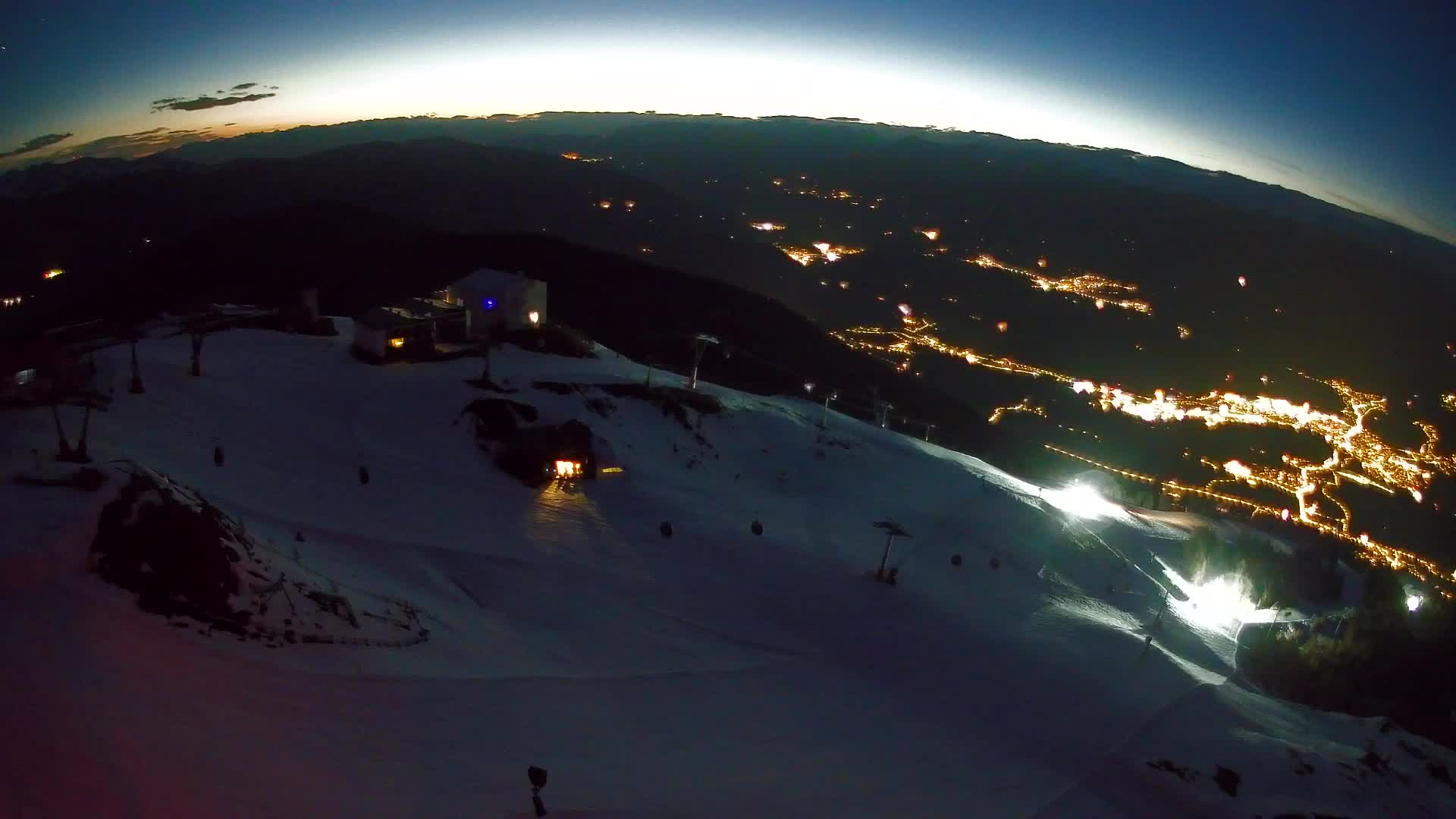 Cima estación de esquí Kronplatz | vista hacia Brunico