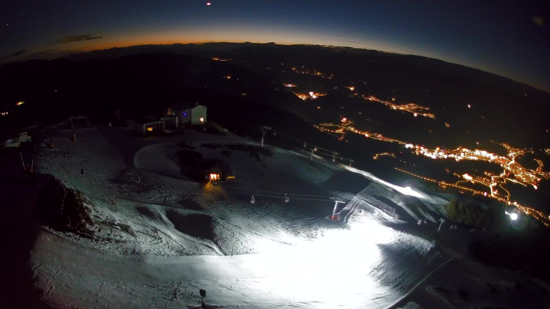 Cima estación de esquí Kronplatz | vista hacia Brunico