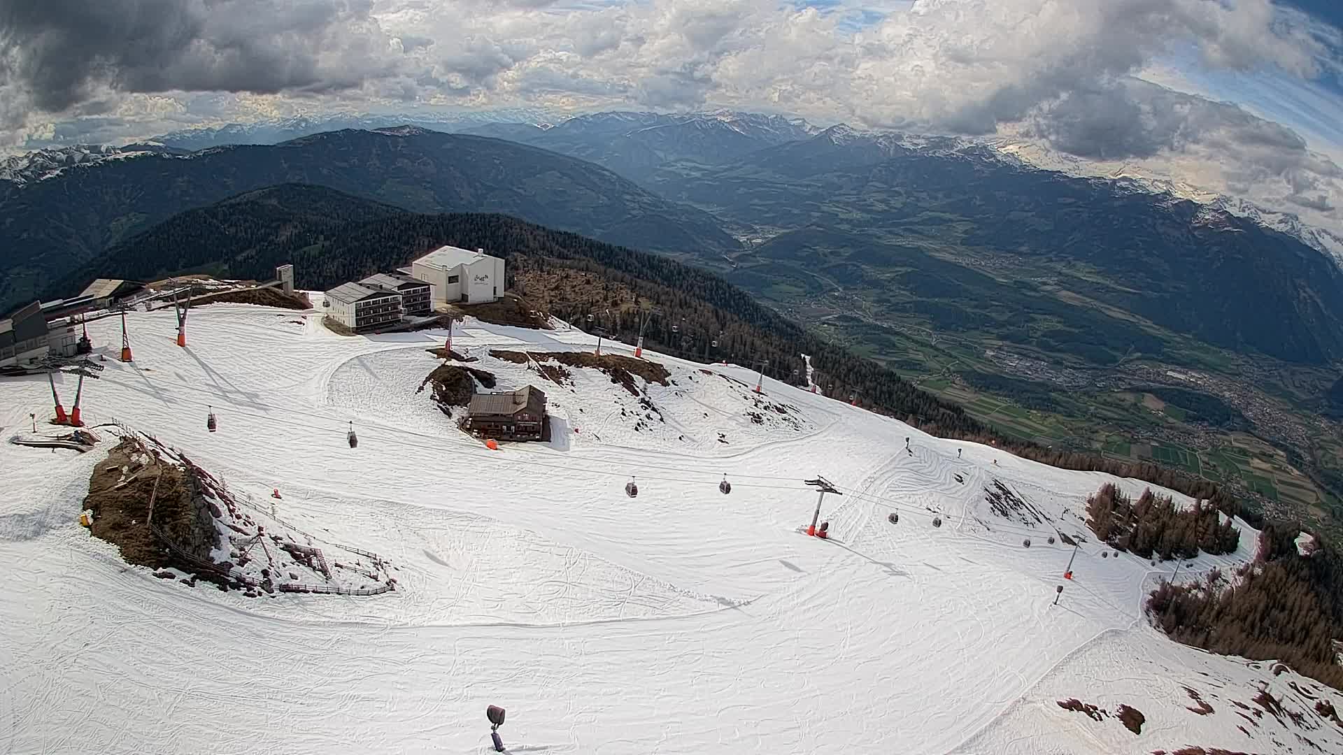 Stazione sciistica di Plan de Corones | vista su Brunico